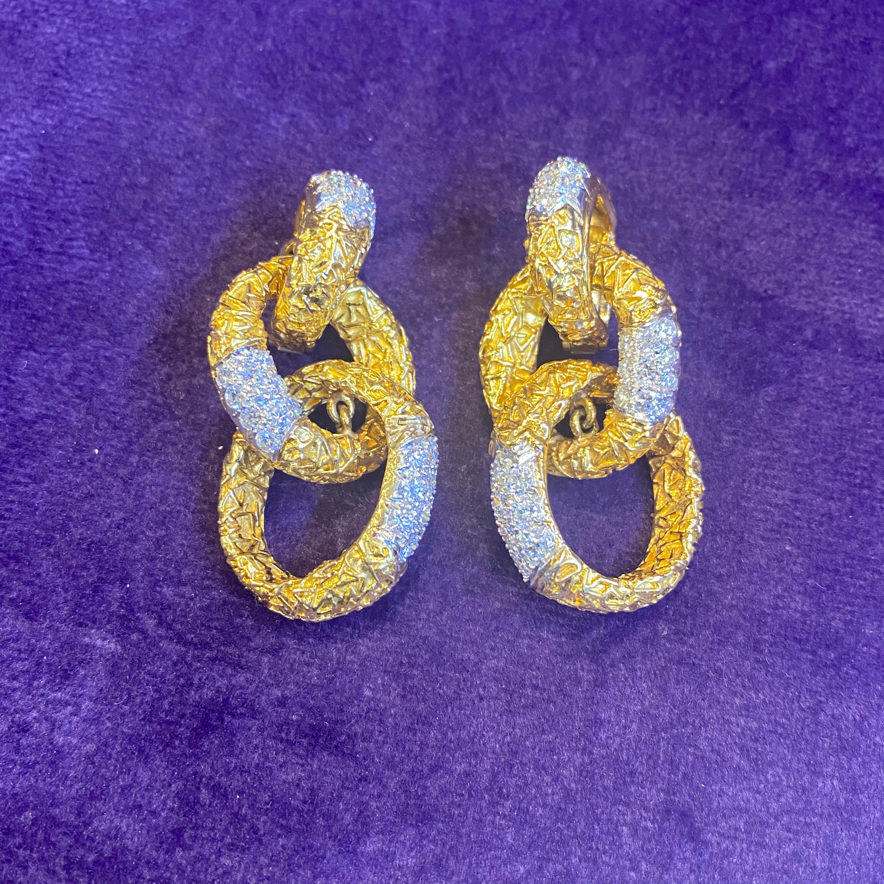 Van Cleef und Arpels Ohrringe aus Gold und Diamanten mit drei Gliedern im Zustand „Hervorragend��“ in New York, NY