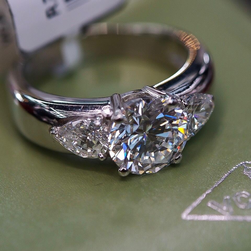 Van Cleef & Arpels Three-Stone 2.83 Carat F Flawless Diamond Engagement Ring 2