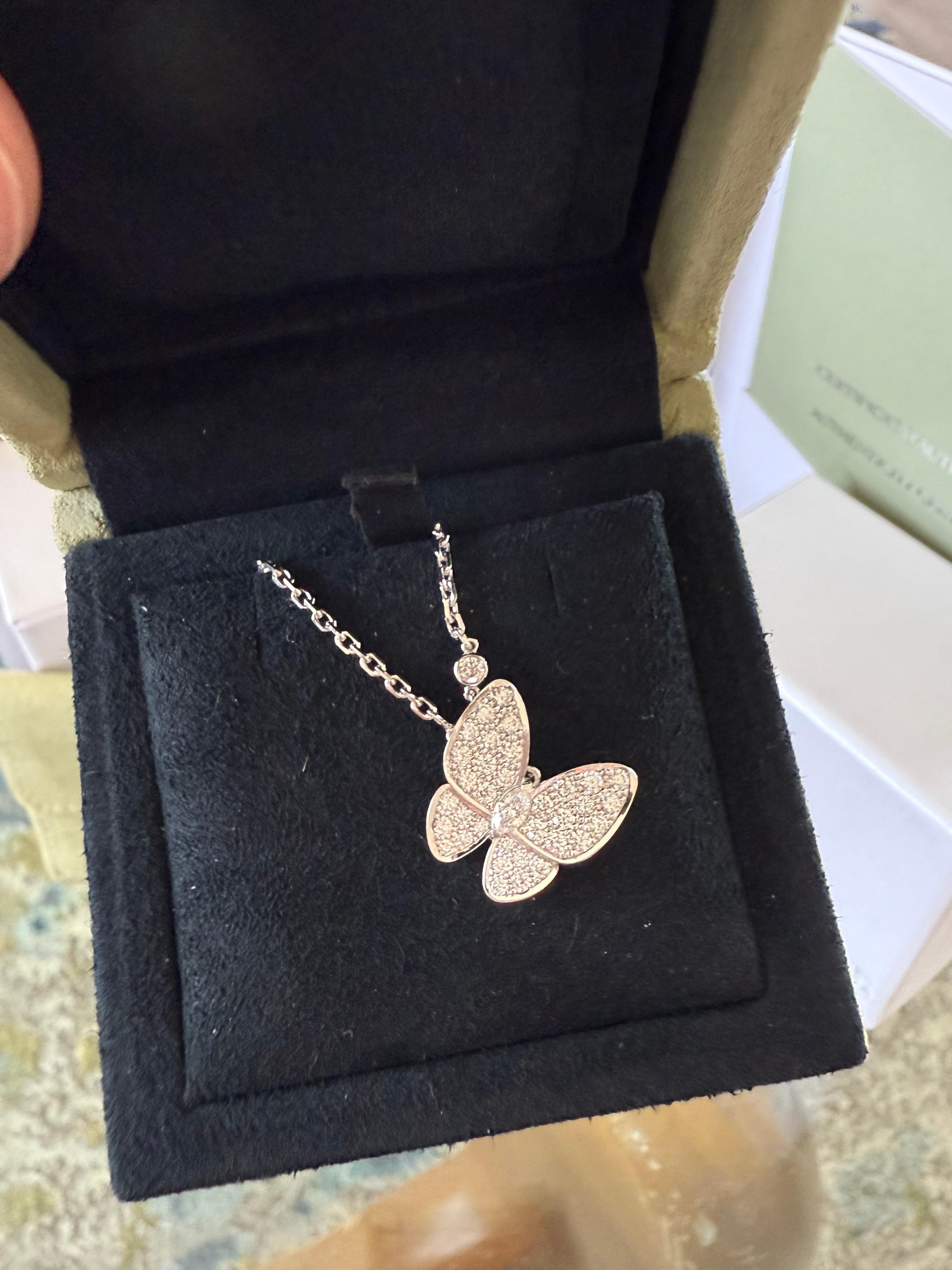 Van Cleef & Arpels Collier pendentif deux papillons avec diamants .88cts Unisexe en vente