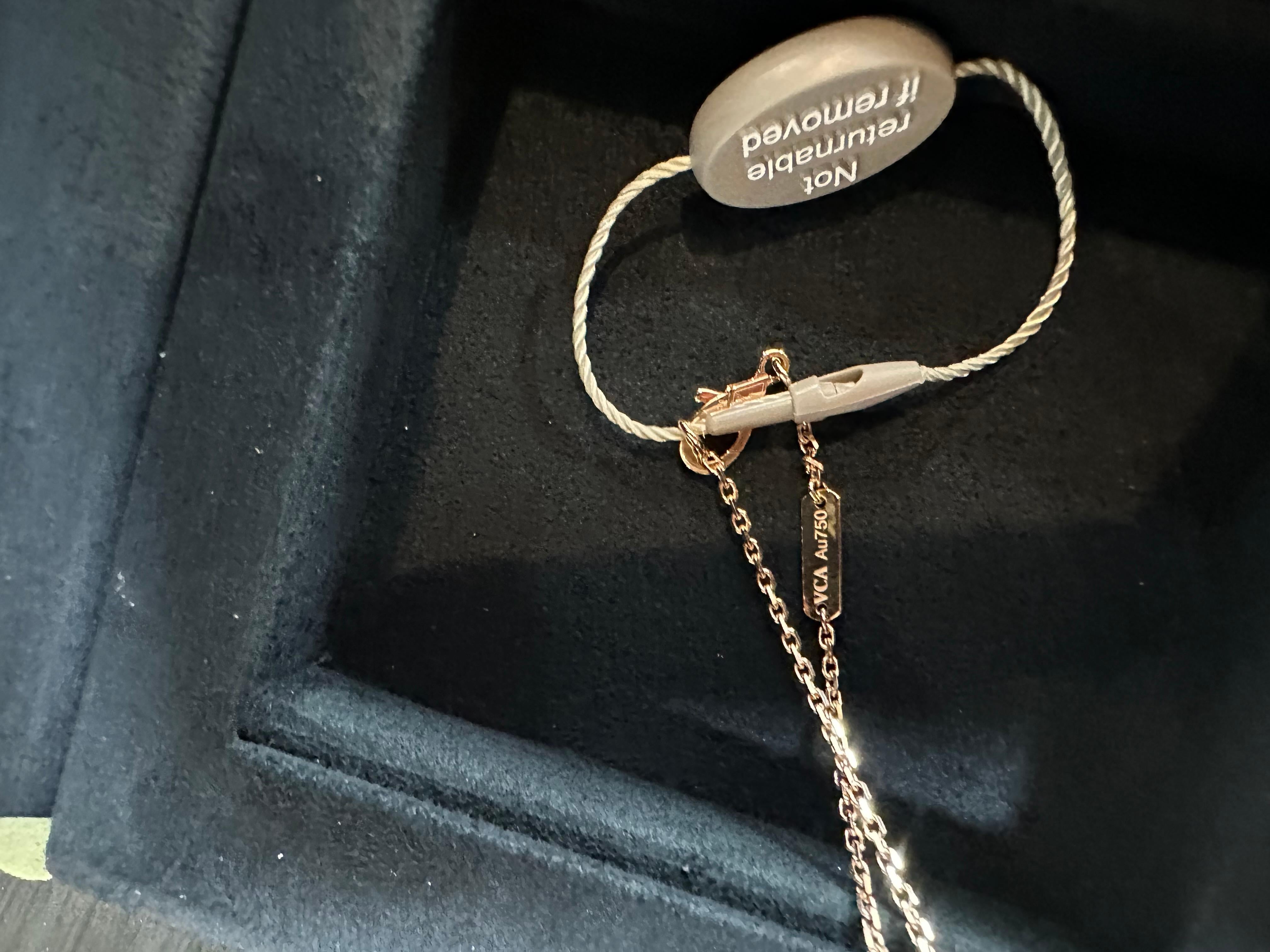 van cleef holiday pendant 2024