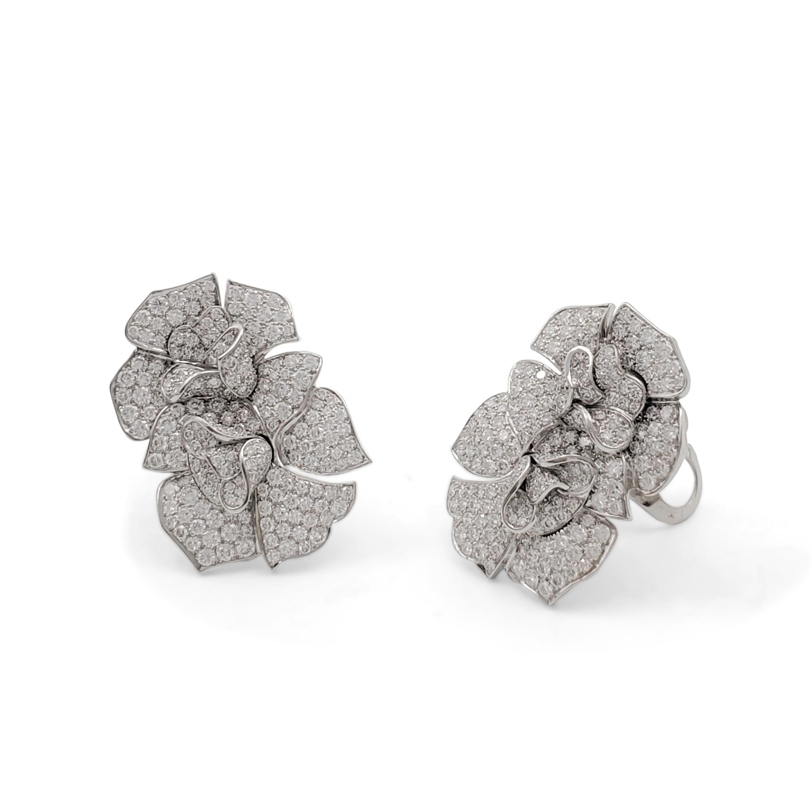Round Cut Van Cleef & Arpels White Gold and Diamond Earrings