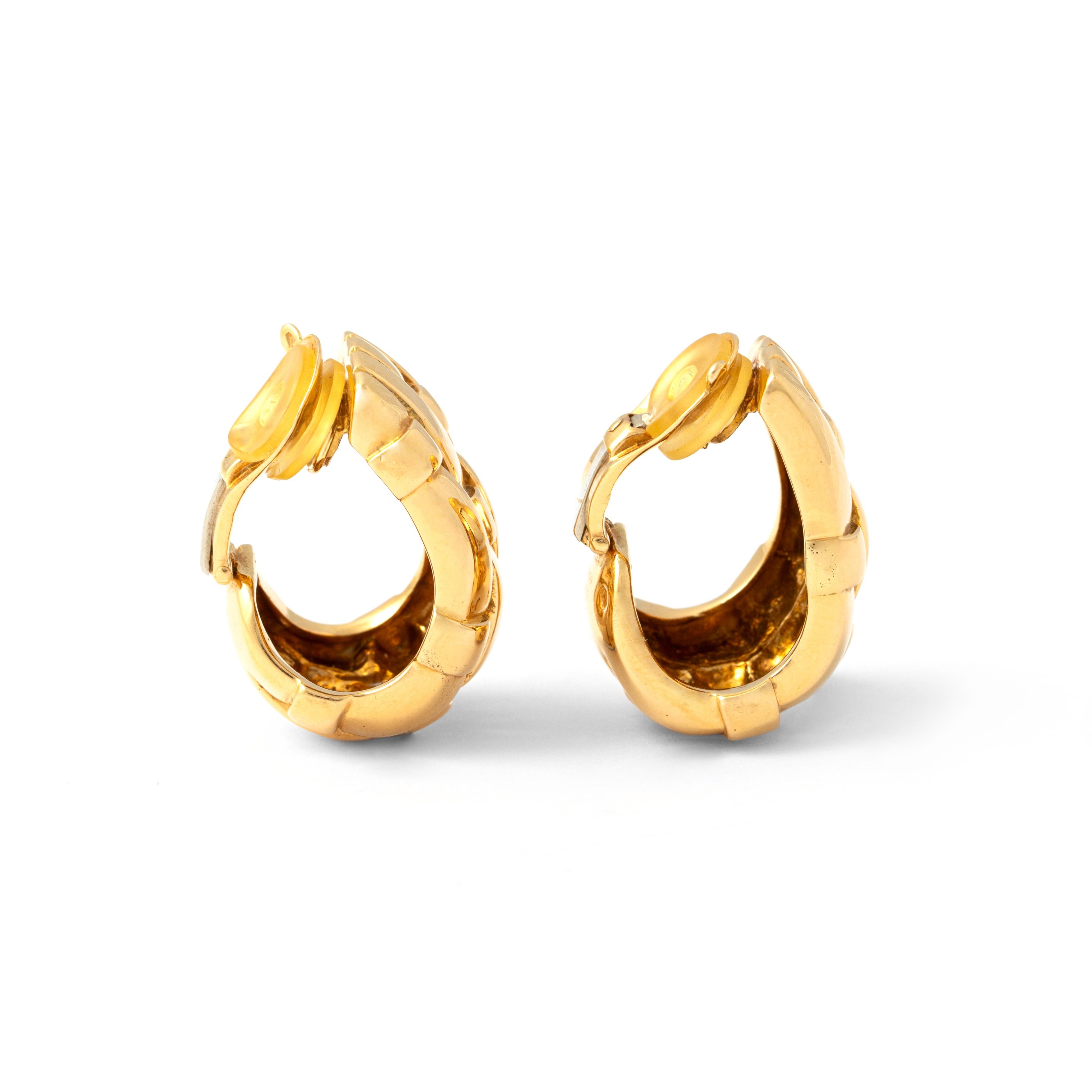 Van Cleef and Arpels, collier de boucles d'oreilles en or jaune 18 carats, années 1980 en vente 4