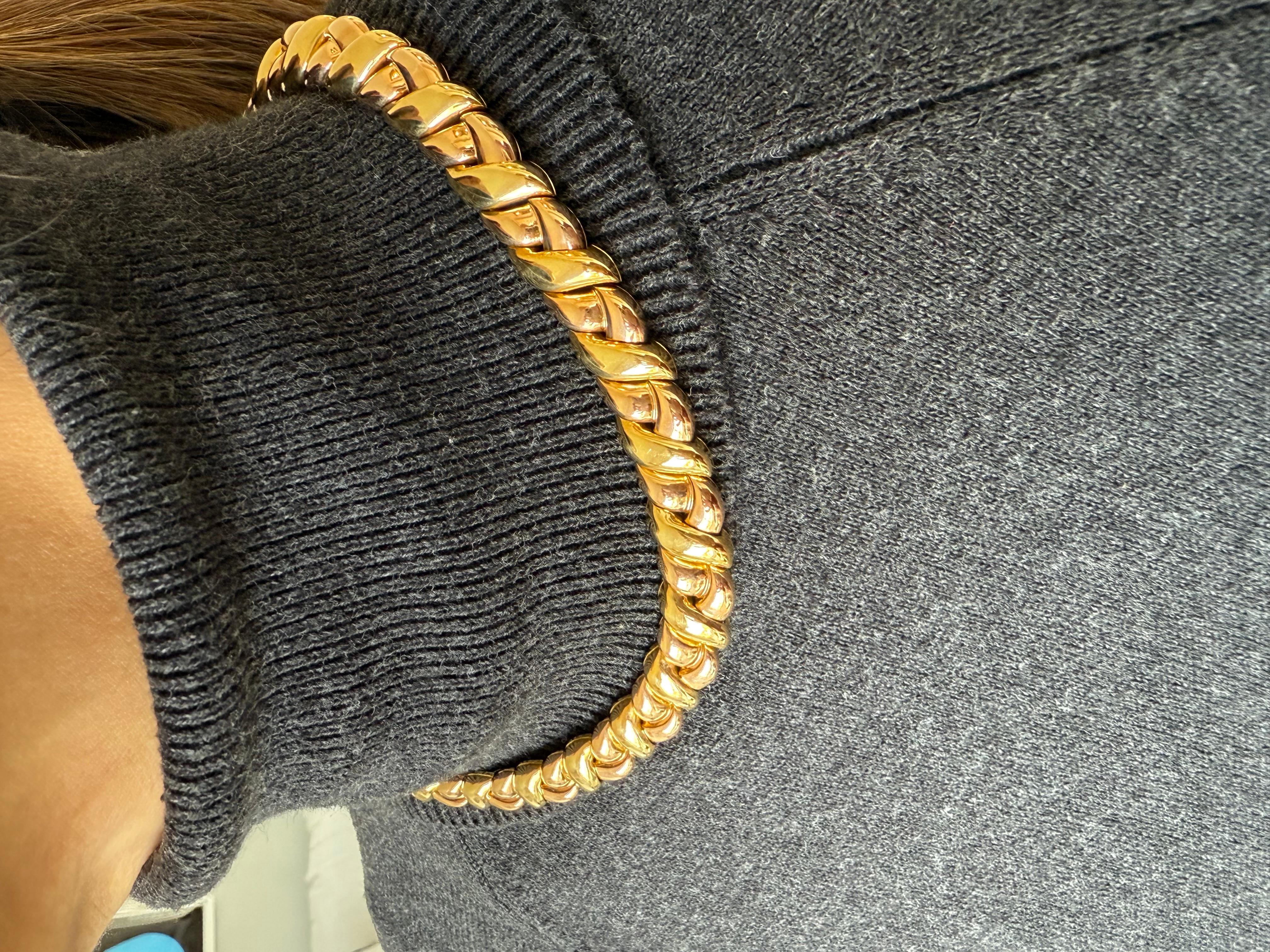 Van Cleef and Arpels Yellow Gold Collar In Good Condition In Beverly Hills, CA
