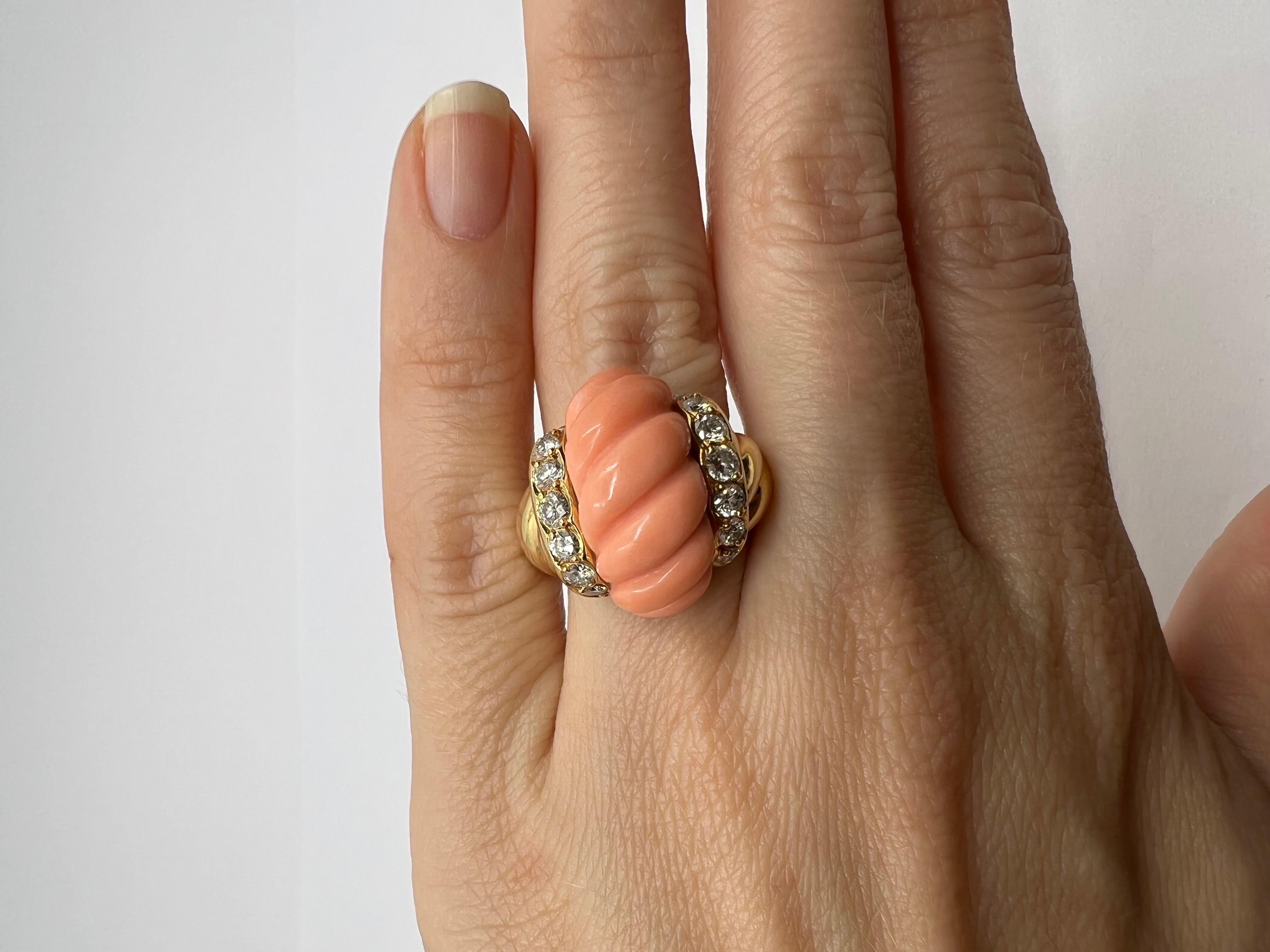 Van Cleef and Arpels Ring aus Gelbgold mit Koralle und Diamanten, signiert VCA im Angebot 5