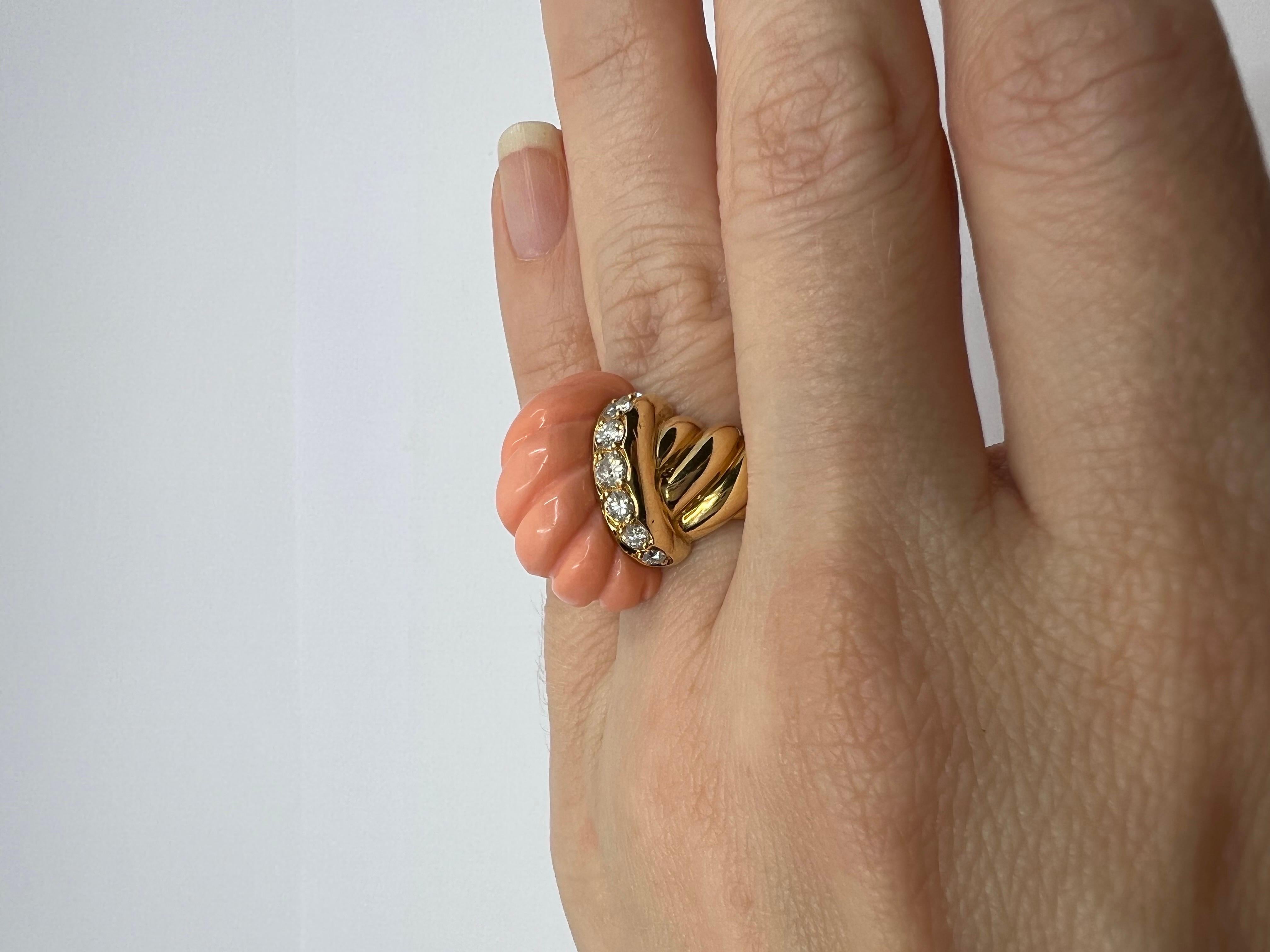 Women's Van Cleef and Arpels Yellow Gold Coral and Diamonds Ring signed VCA For Sale