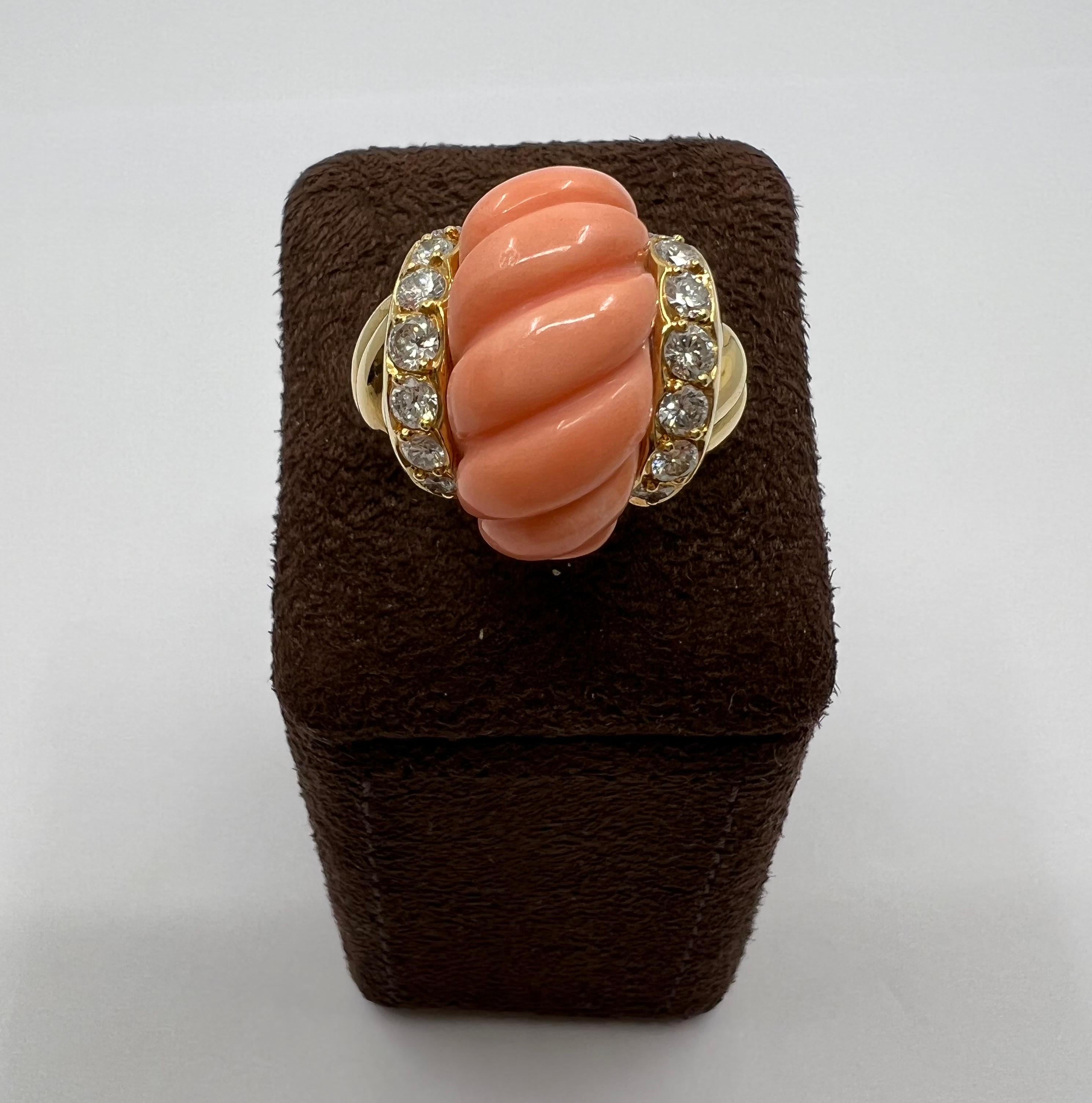 Van Cleef and Arpels Yellow Gold Coral and Diamonds Ring signed VCA For Sale 1
