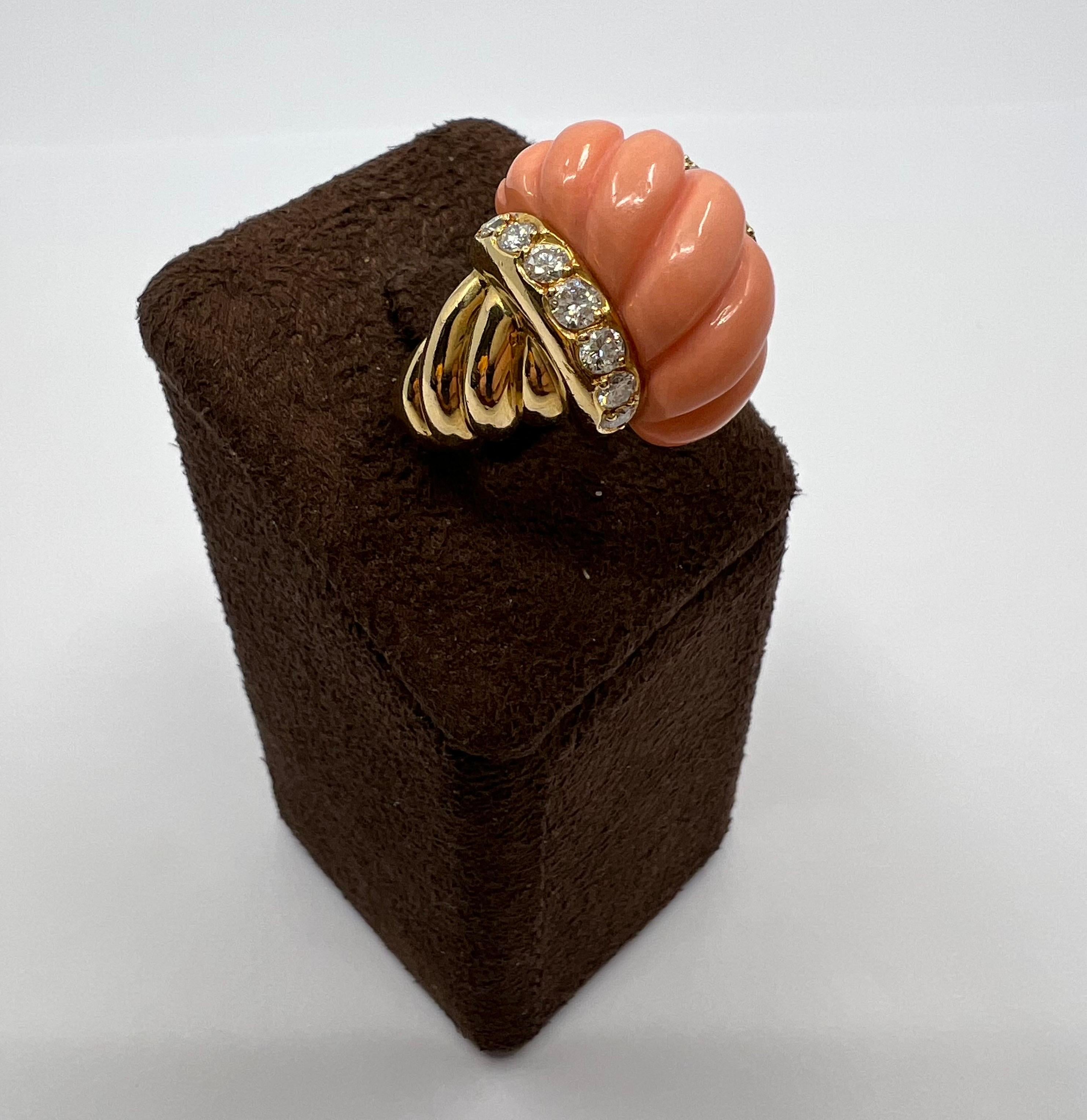 Van Cleef and Arpels Yellow Gold Coral and Diamonds Ring signed VCA For Sale 2