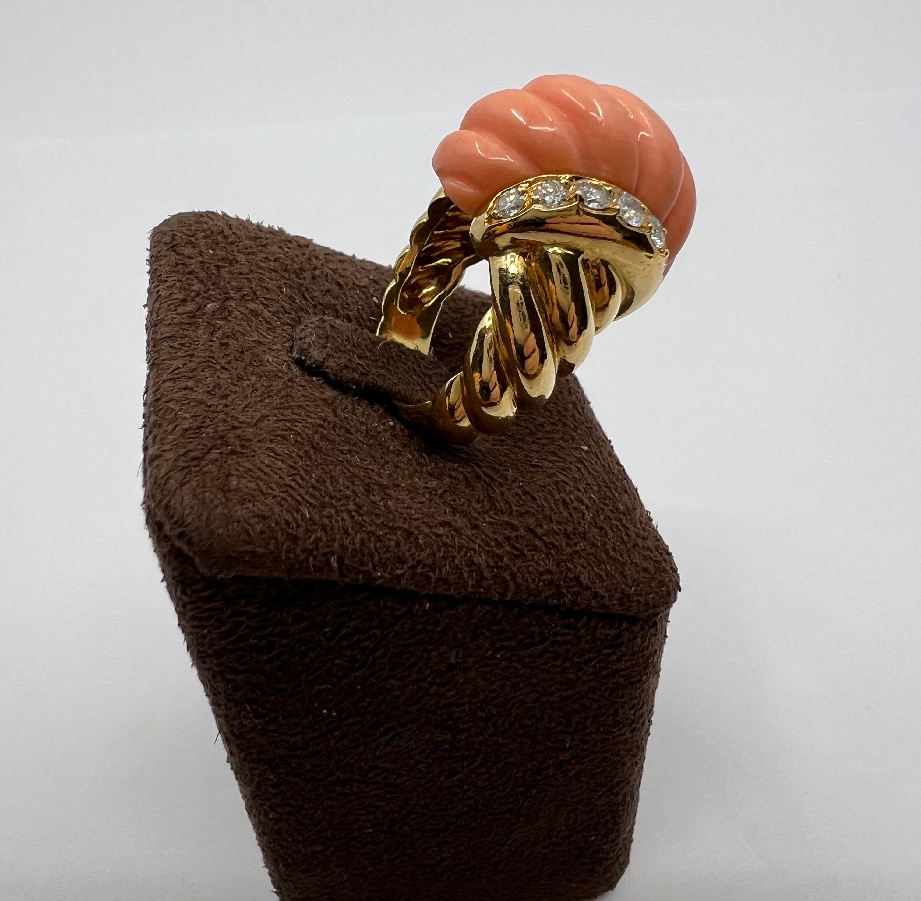 Van Cleef and Arpels Yellow Gold Coral and Diamonds Ring signed VCA For Sale 3