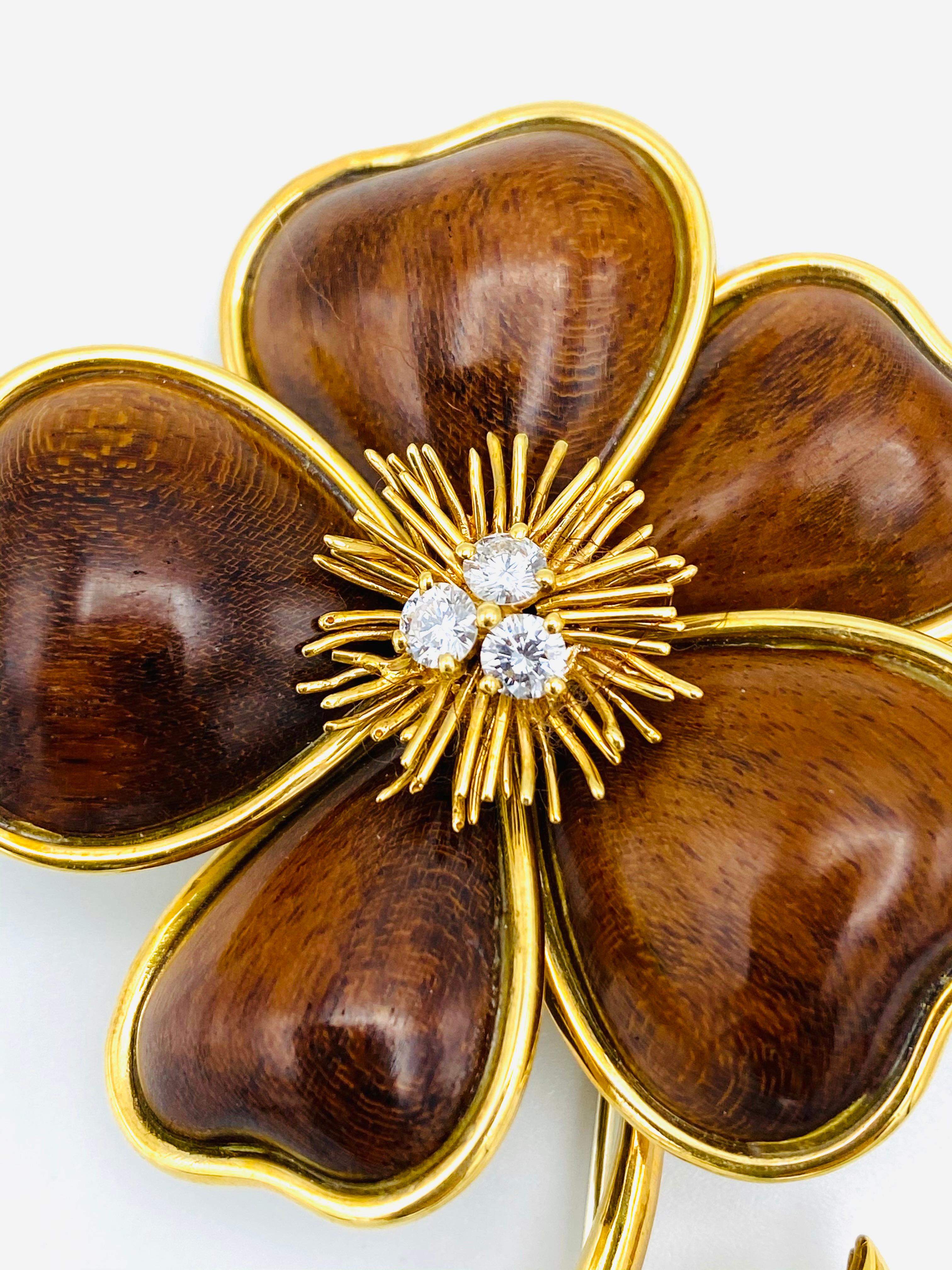 Van Cleef and Arpels Clematis Yellow Gold, Wood and Diamond Flower Clip Brooch  In Excellent Condition For Sale In Beverly Hills, CA
