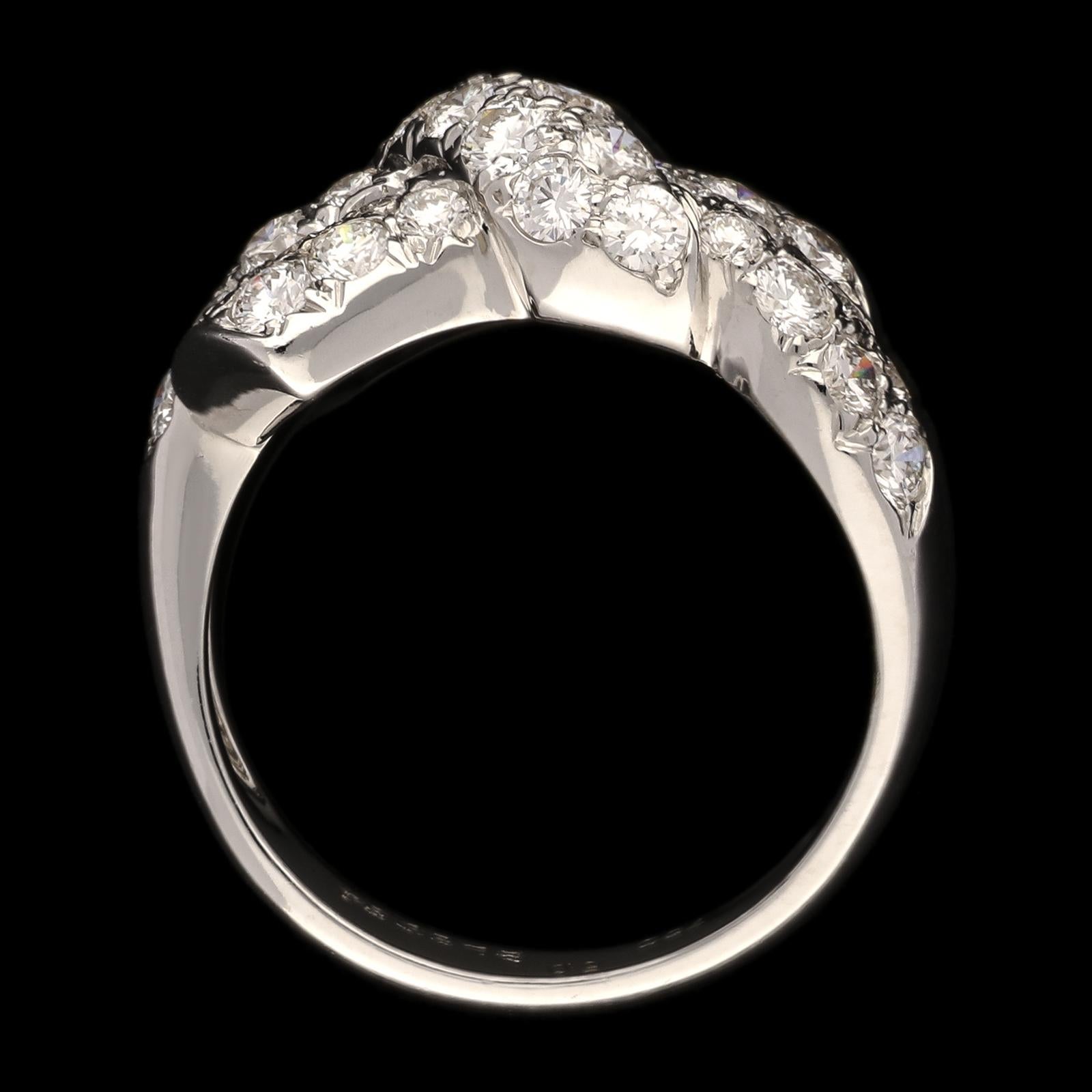 De las mujeres Van Cleef & Aprels Bonito Anillo con Lazo Estilizado de Diamantes en Oro Blanco de 18 ct