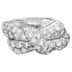 Van Cleef & Aprels Bonito Anillo con Lazo Estilizado de Diamantes en Oro Blanco de 18 ct