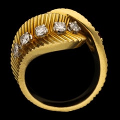 Van Cleef & Aprels, bague rétro élégante croisée en or, rubis et diamants, 1958