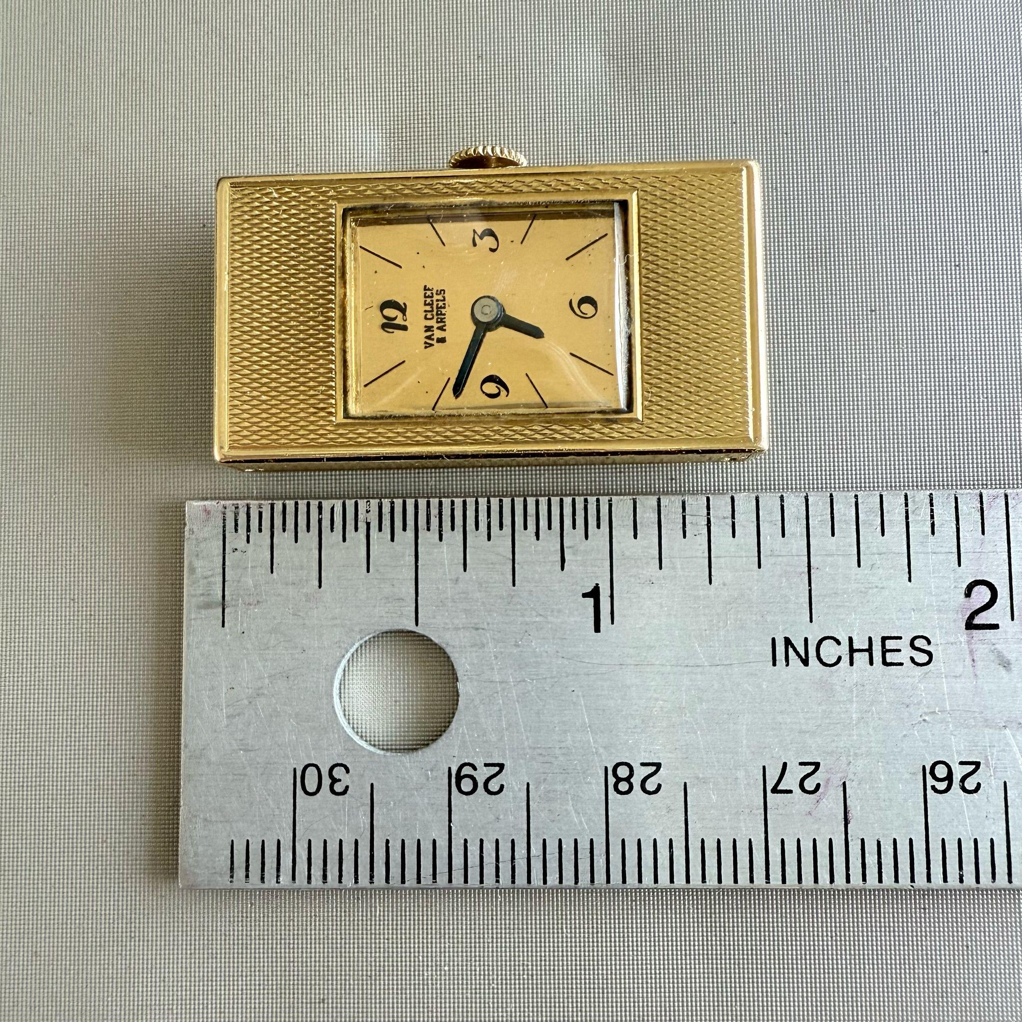 Van Cleef & Arels 18k Yellow Gold Manual Wind Watch For Sale 2