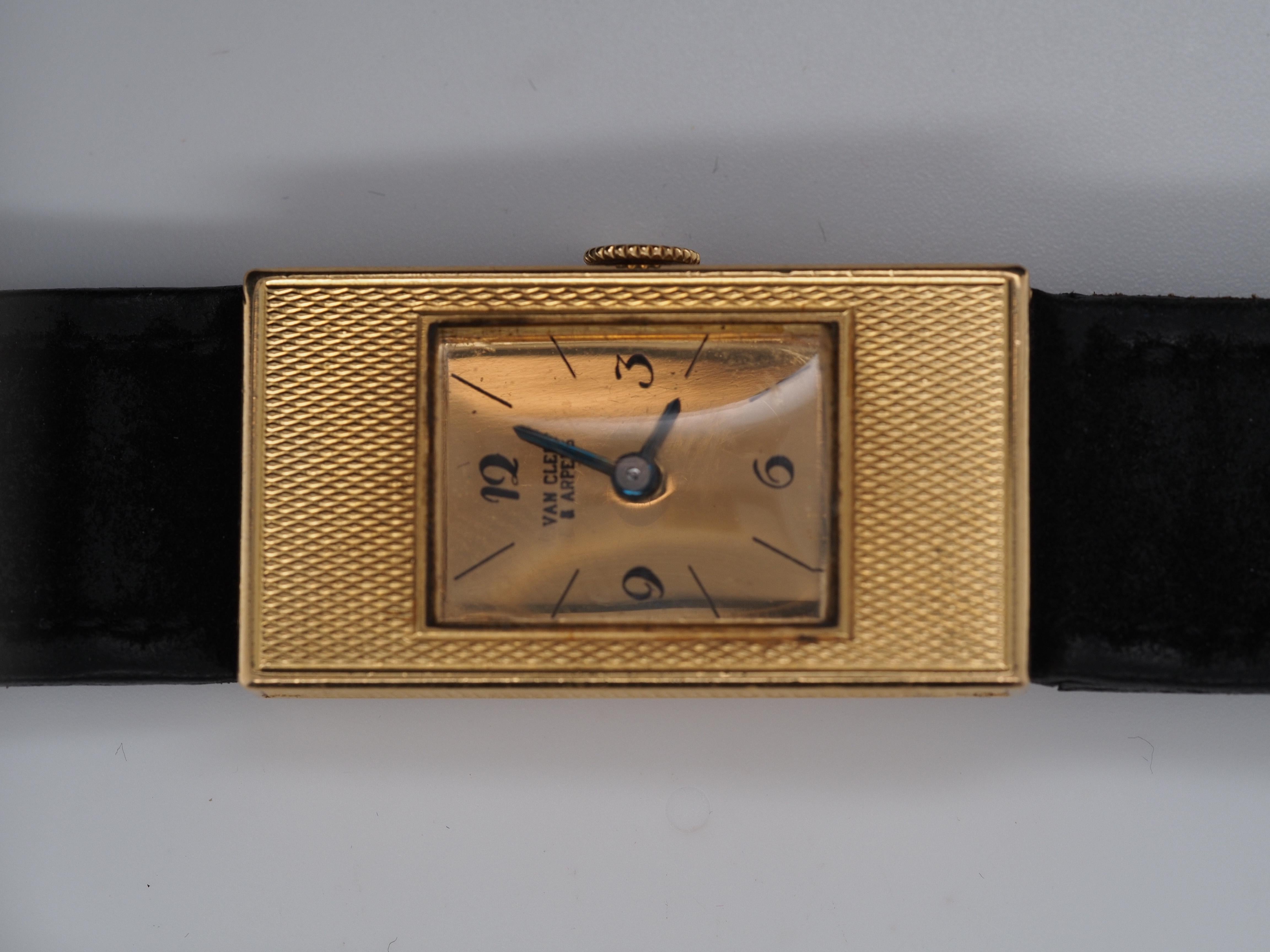 Van Cleef and Arels 18k Yellow Gold Manual Wind Watch For Sale at ...