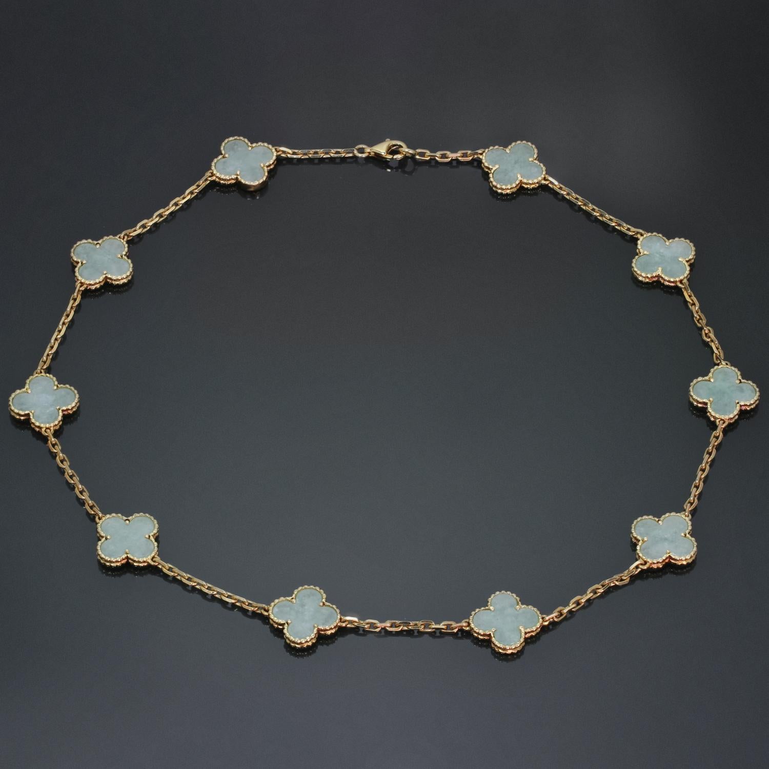 VAN CLEEF & ARPEL Alhambra Halskette mit 10 Motiven aus grüner Jade 18k Gelbgold (Gemischter Schliff)