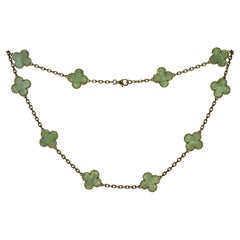 VAN CLEEF & ARPEL Alhambra Halskette mit 10 Motiven aus grüner Jade 18k Gelbgold