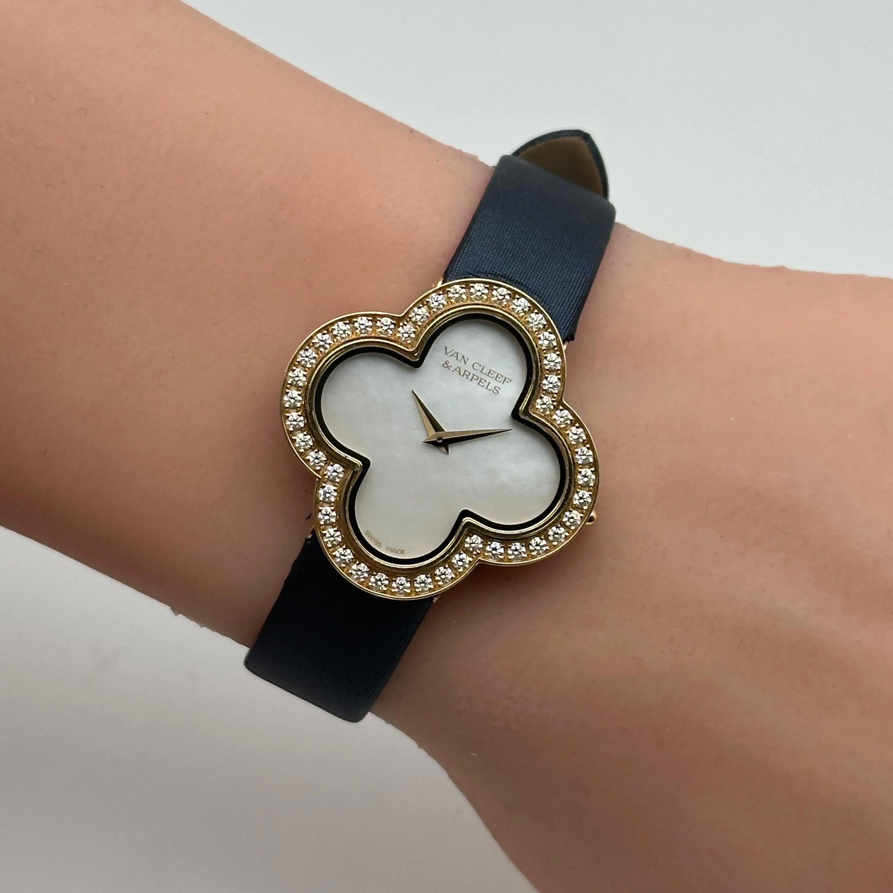Van Cleef & Arpel Alhambra Medium 30mm 18k Gold Diamond MOP Dial Watch ARF52800 For Sale 3