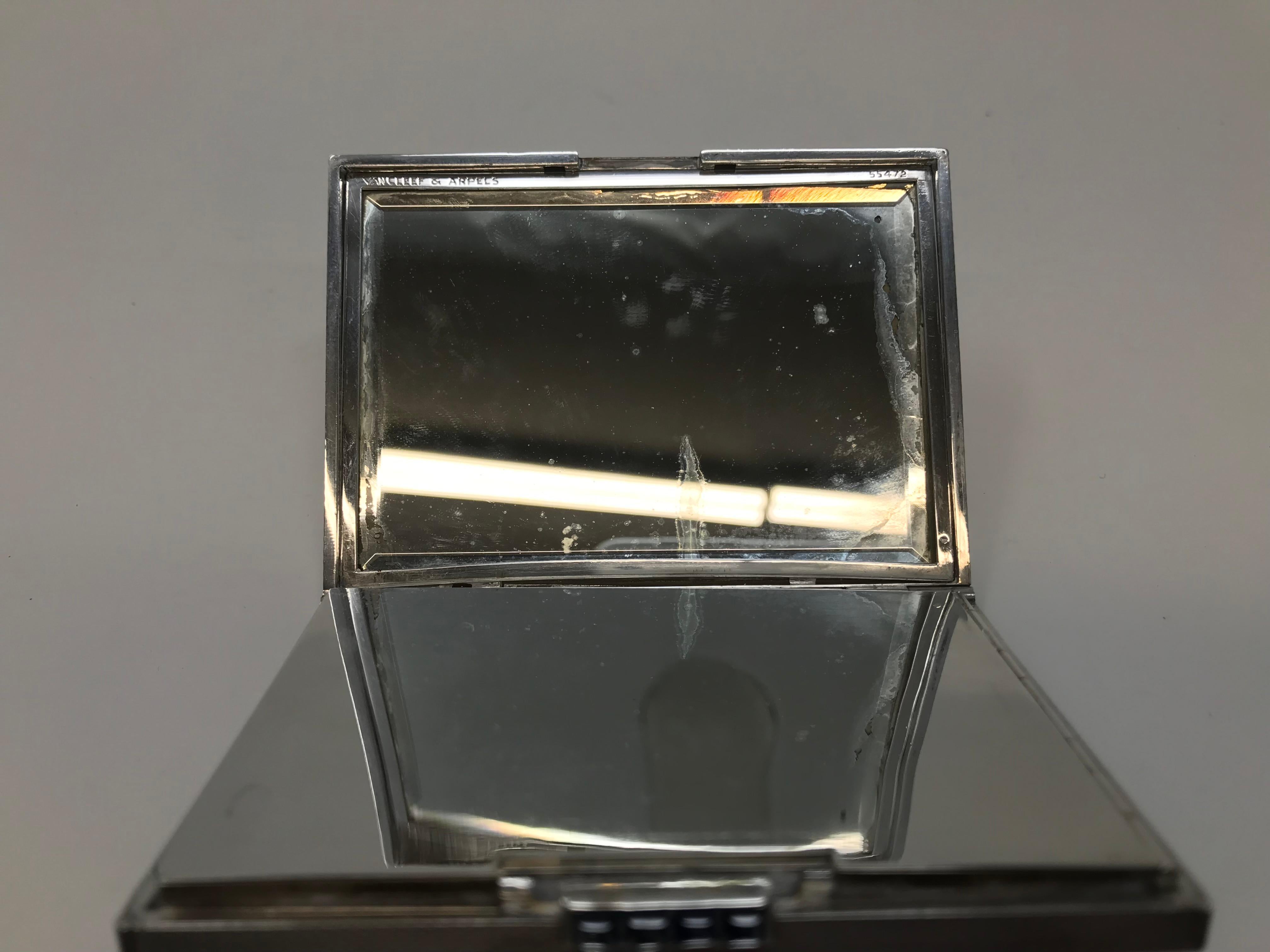 Van Cleef & Arpels Compatto Art Deco in argento e zaffiri in vendita 1