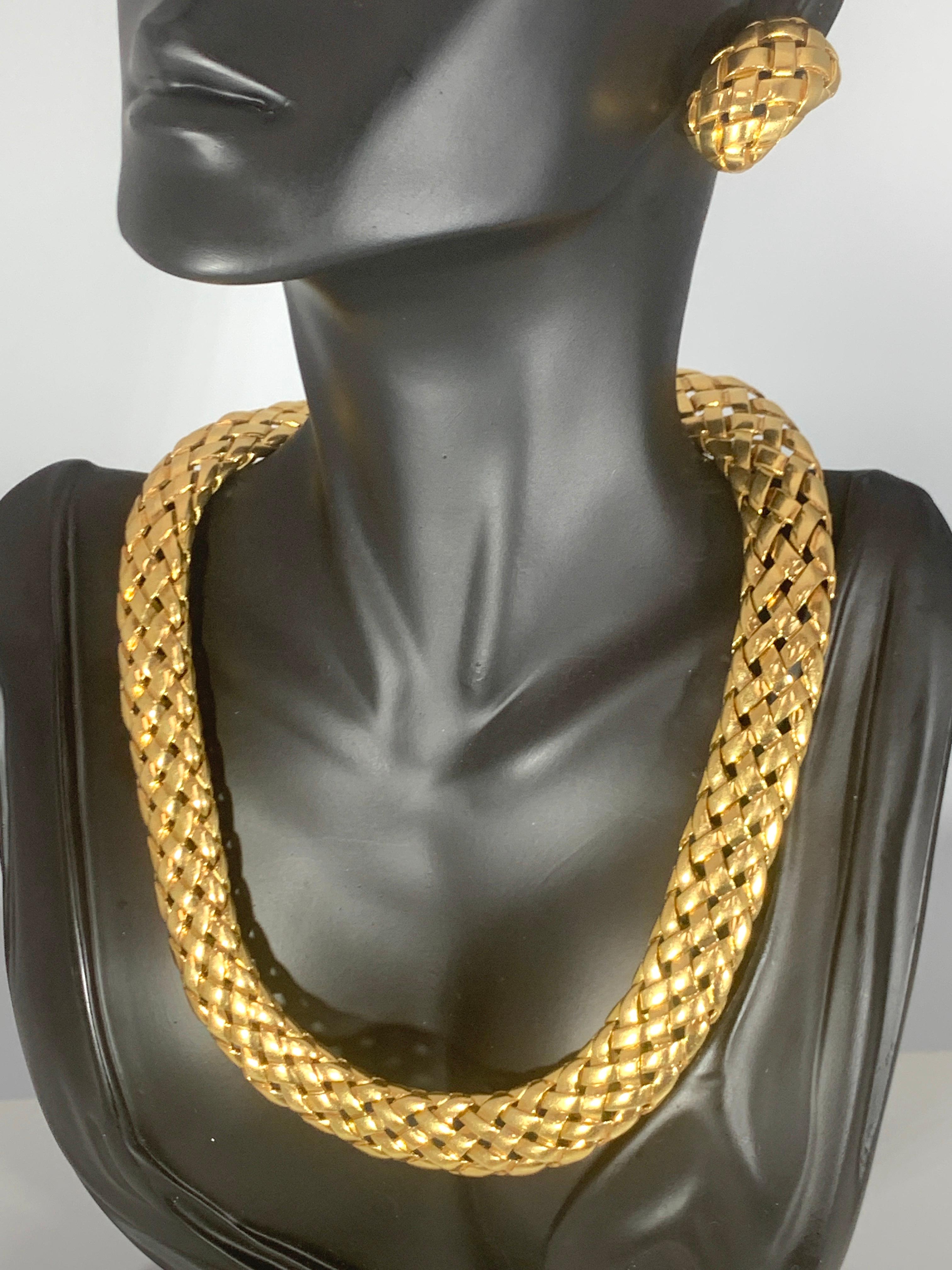 Van Cleef & Arpels Necklace and Earrings Bridal Suite 128 Grams 18k Gold, Estate 4