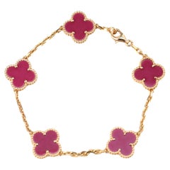VAN CLEEF & ARPEL Bracelet en porcelaine de Sèvres rose framboise et or rose 18K 