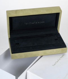 Estuche de terciopelo Van Cleef & Arpels para una pulsera, 1990.