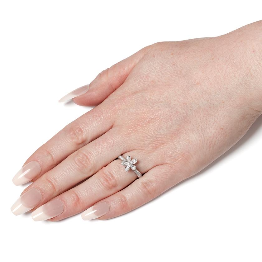 Women's Van Cleef & Arpels 0.44ct Diamond 'Socrate' Flower Ring For Sale