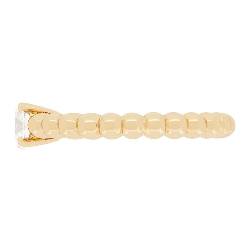 Taille brillant Van Cleef & Arpels Bague solitaire à diamant perlé de 0,51ct en vente