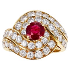 Van Cleef & Arpels 0.95 Ct. Rubis central rond et 2,10 carats Bague de cocktail en diamant