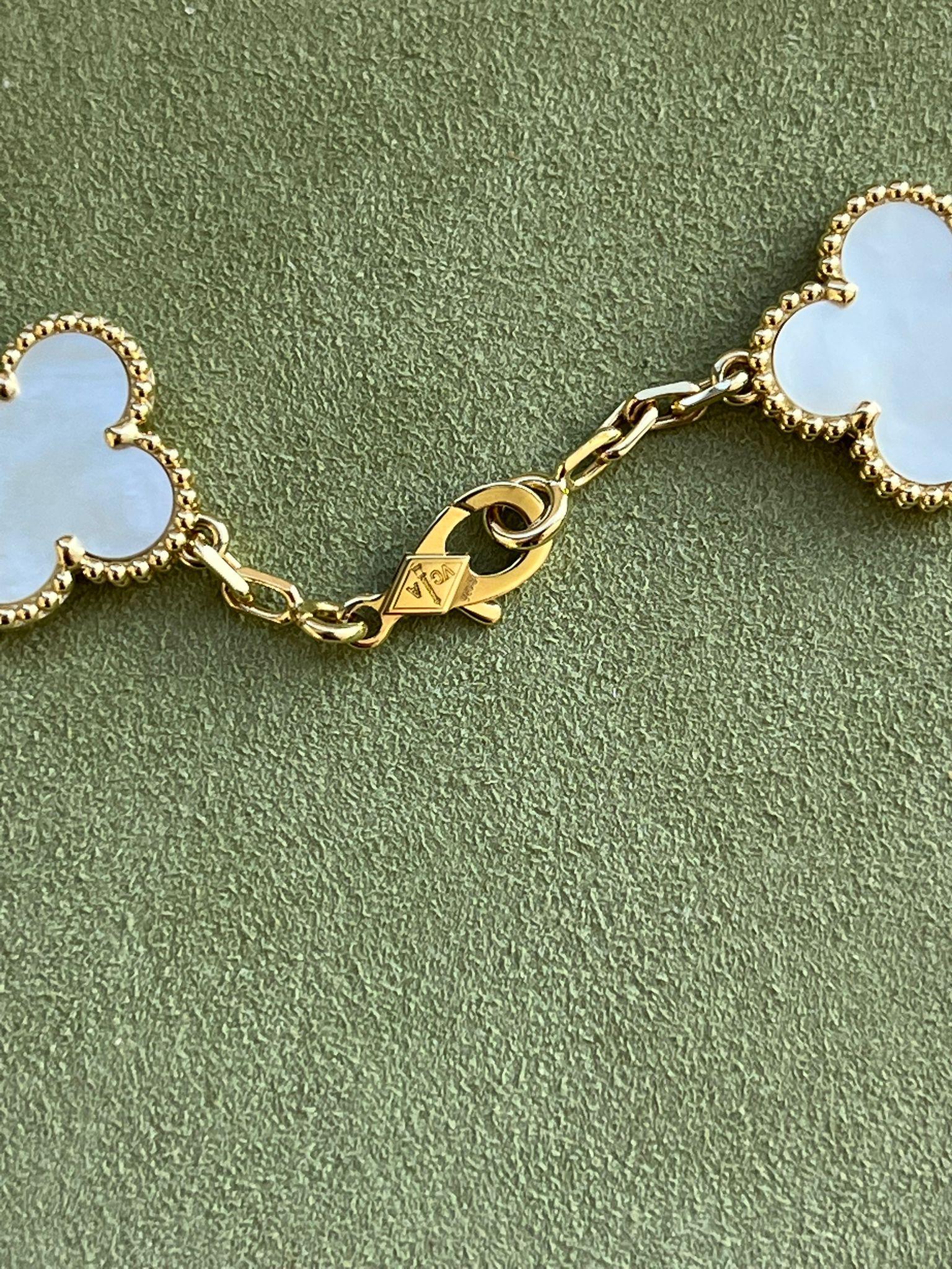 Van Cleef & Arpels 10 Motivi Madre di Perle in Oro 18K Collana Alhambra Vintage in vendita 6