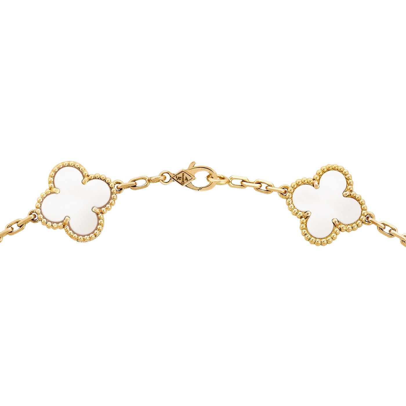 Van Cleef & Arpels Collier Alhambra Vintage en or 18K avec 10 motifs en nacre de perles Excellent état - En vente à Aventura, FL