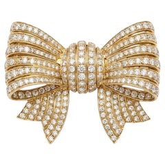 Van Cleef & Arpels 10.00 Carat Diamond 18 Karat Yellow Gold Brooch