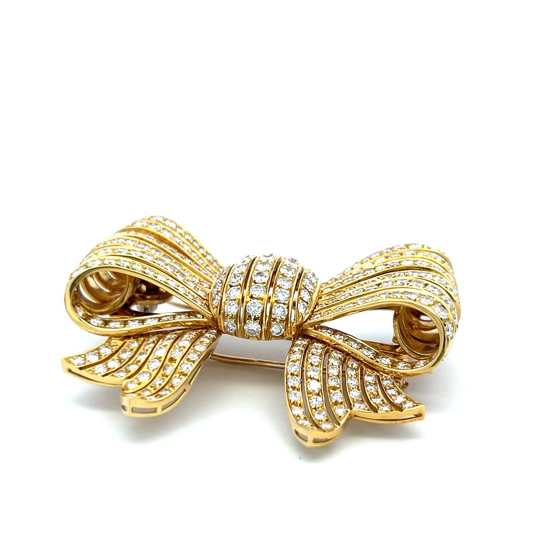 Van Cleef & Arpels Broche en or jaune 18 carats avec diamant rond de 10,00 carats en vente 7