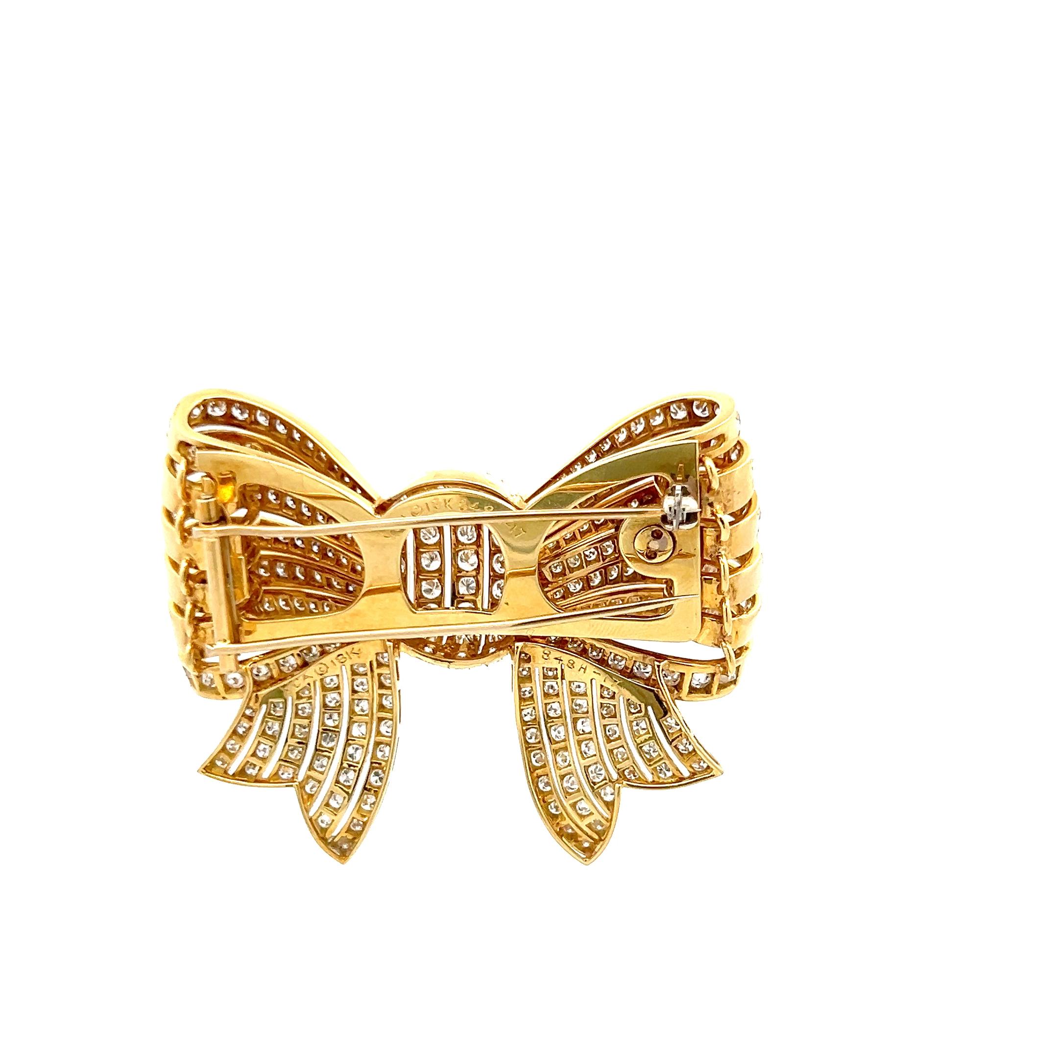 Taille brillant Van Cleef & Arpels Broche en or jaune 18 carats avec diamant rond de 10,00 carats en vente