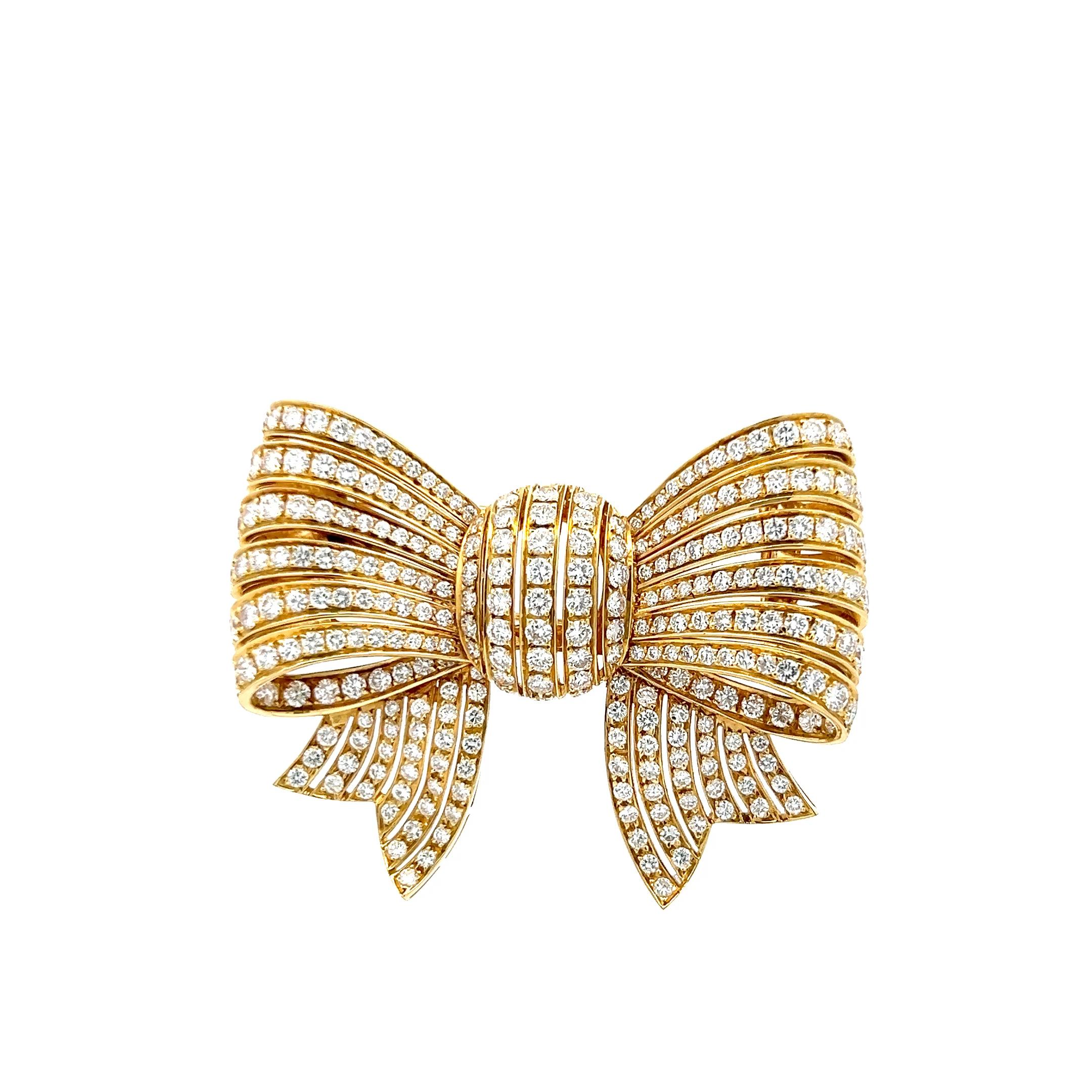 Van Cleef & Arpels Broche en or jaune 18 carats avec diamant rond de 10,00 carats Pour femmes en vente