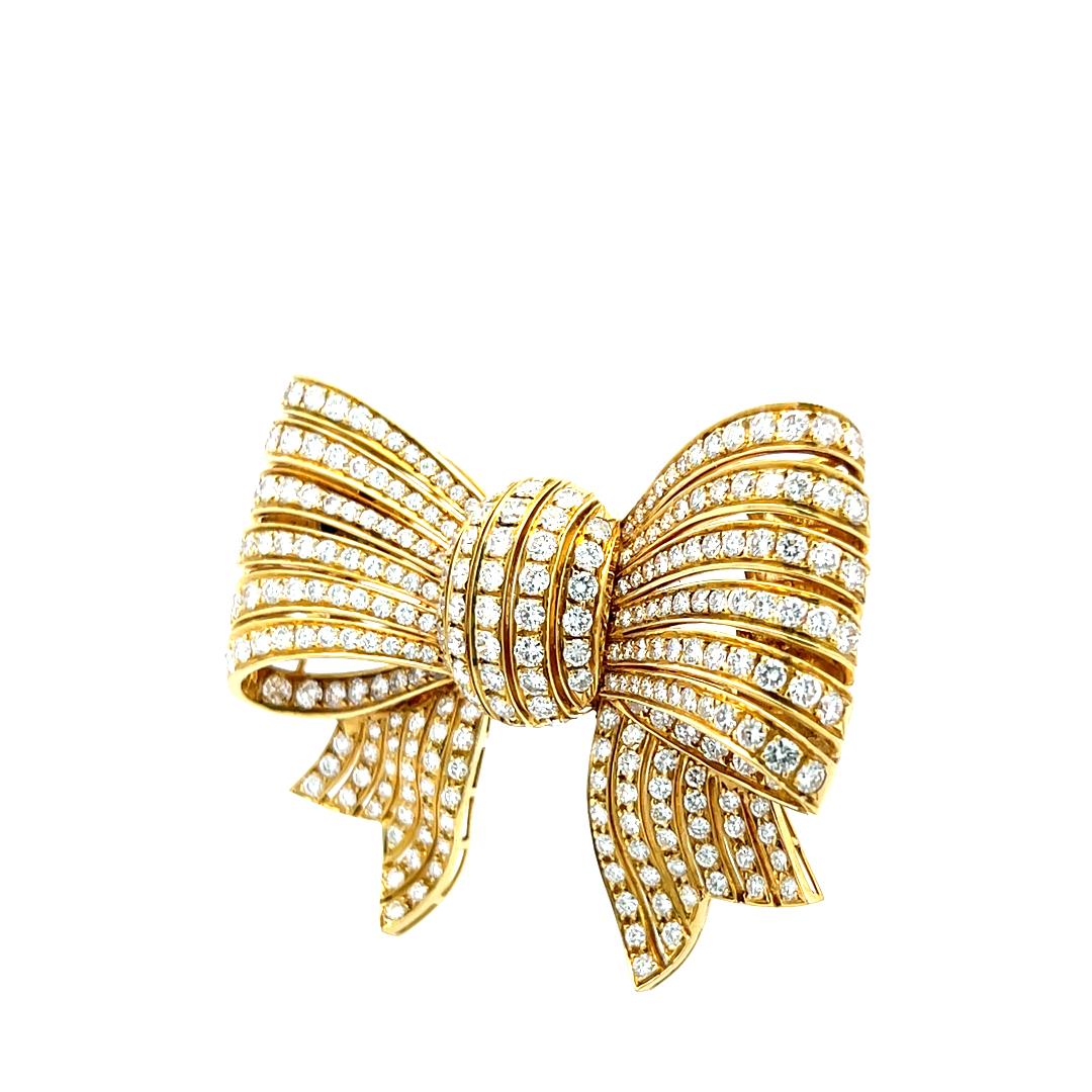 Van Cleef & Arpels Broche en or jaune 18 carats avec diamant rond de 10,00 carats en vente 1