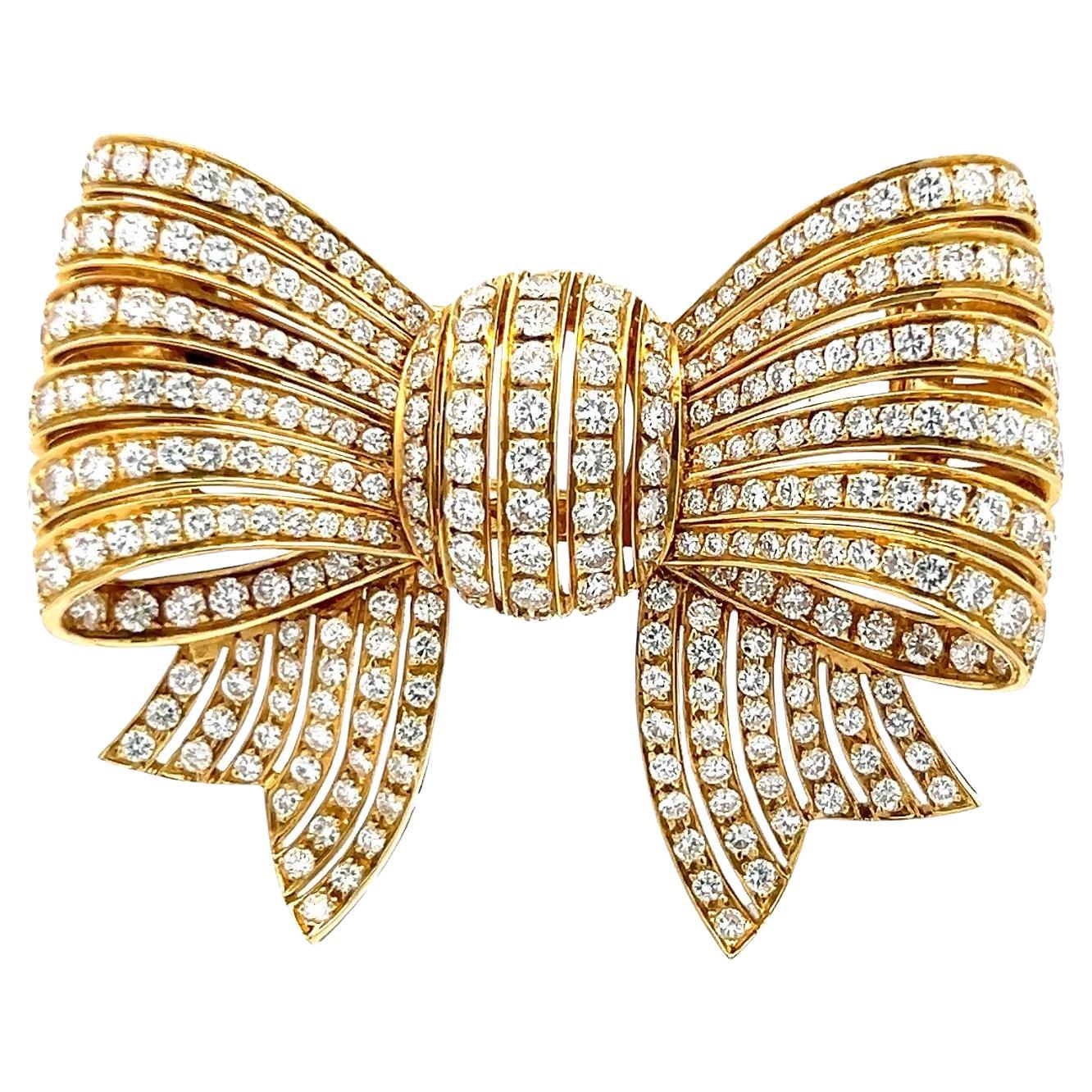 Van Cleef & Arpels Broche en or jaune 18 carats avec diamant rond de 10,00 carats en vente