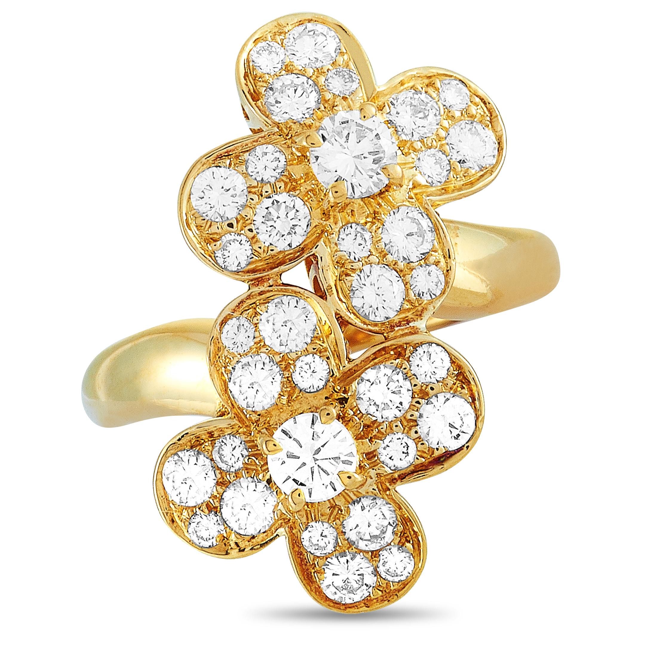 Van Cleef & Arpels 1.07 Carat Diamond Yellow Gold Flower Ring 3