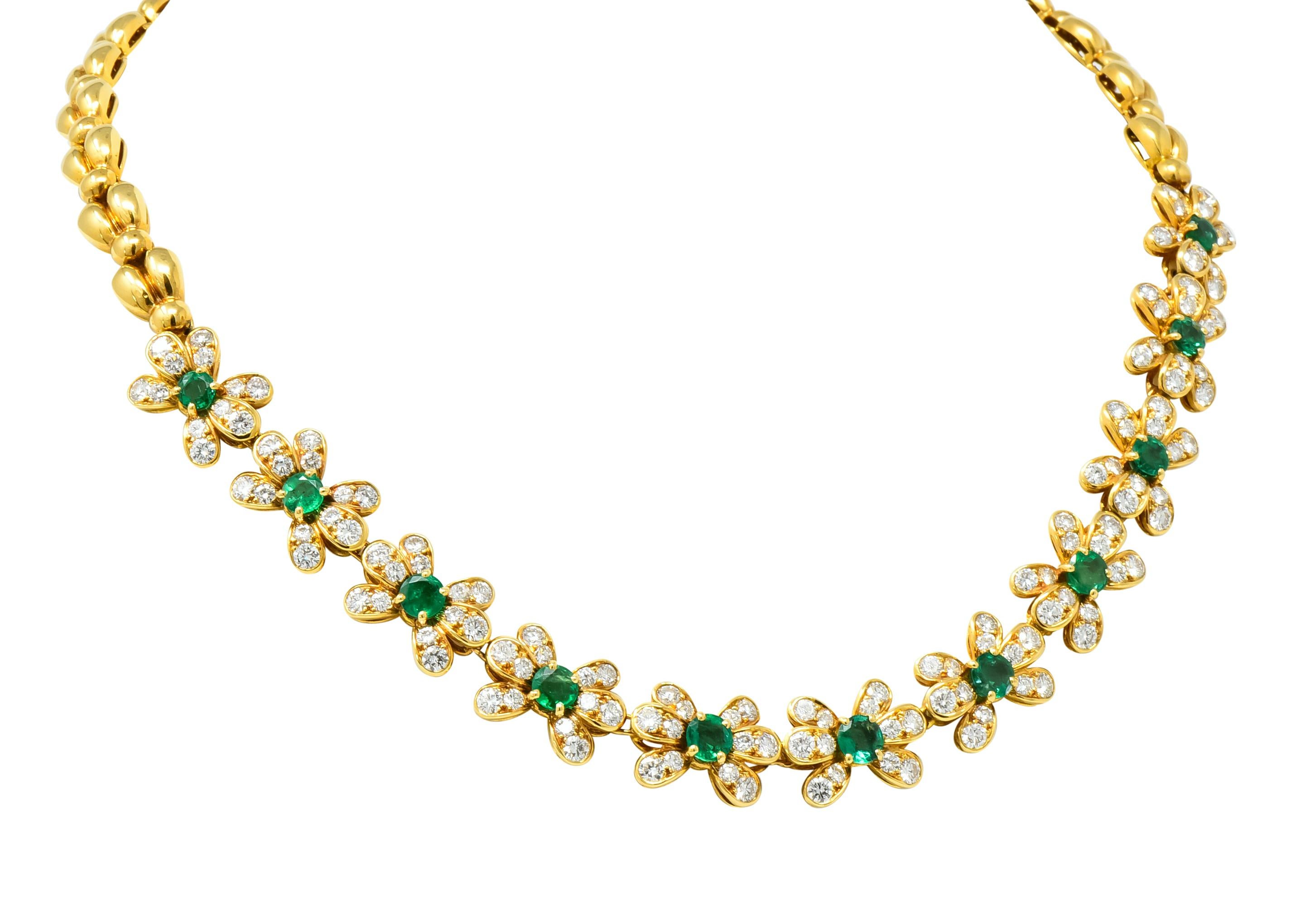 Contemporary Van Cleef & Arpels 10.74 Carat Diamond Emerald 18 Karat Gold Floral Necklace