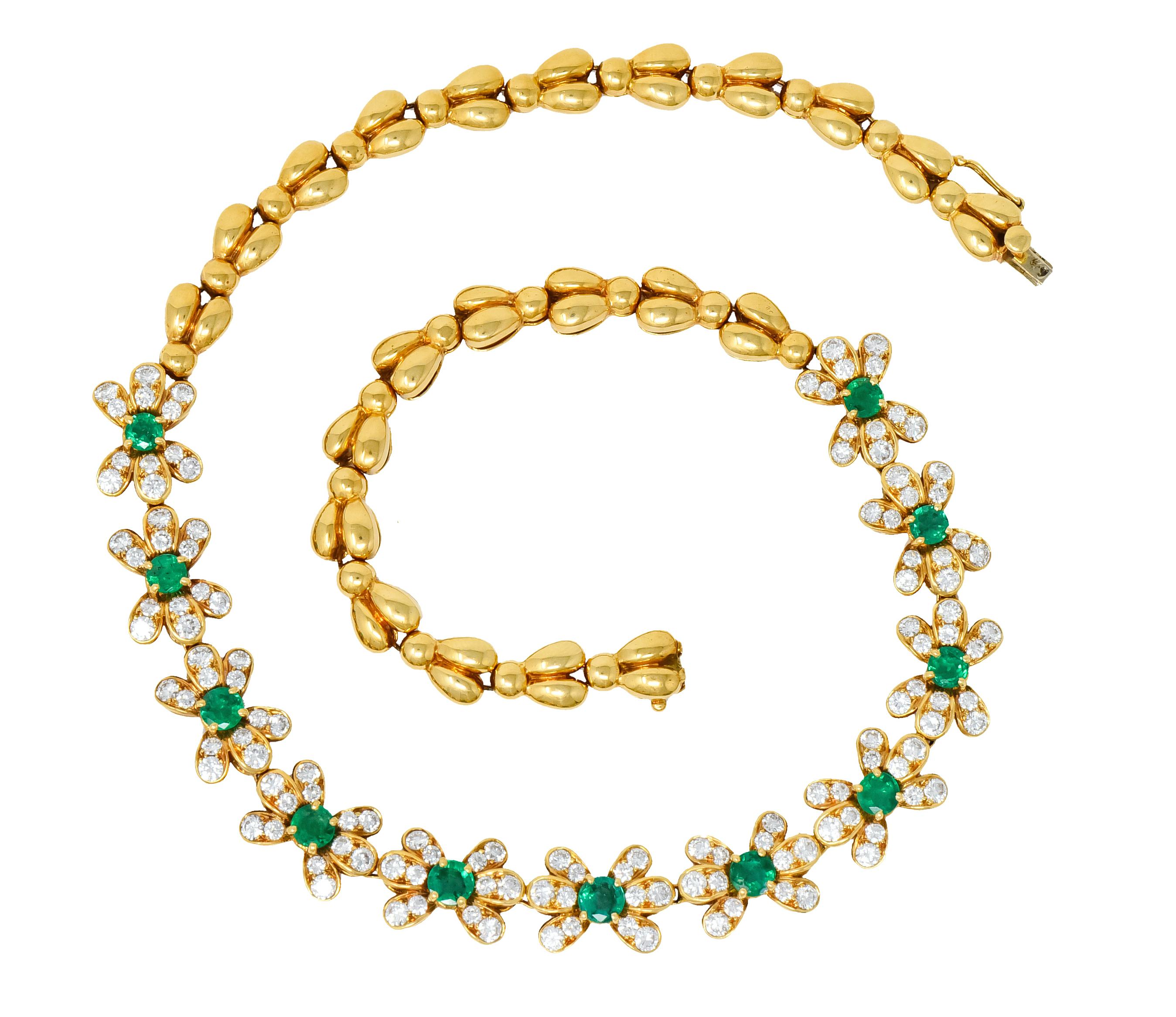 Van Cleef & Arpels 10.74 Carat Diamond Emerald 18 Karat Gold Floral Necklace 3