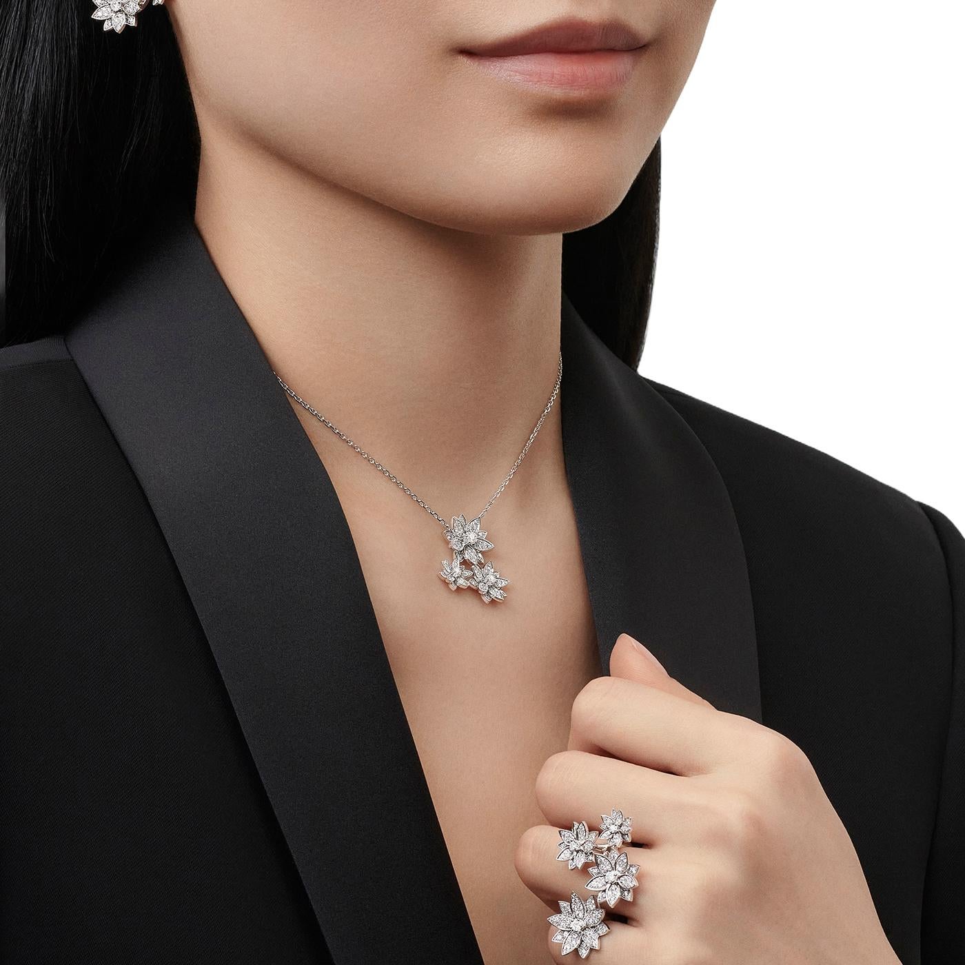 Van Cleef & Arpels 1.18ct Lotus Between the Finger 4 Flowers Ring 18K White Gold For Sale 9