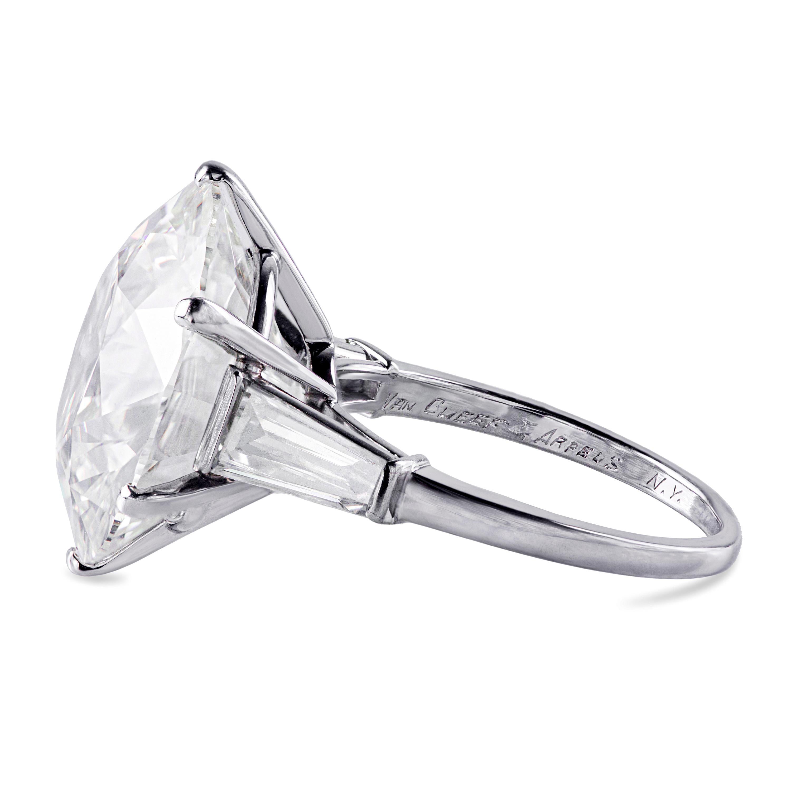 Van Cleef & Arpels Verlobungsring mit 14,83 Karat runden Diamanten und drei Steinen (Zeitgenössisch) im Angebot