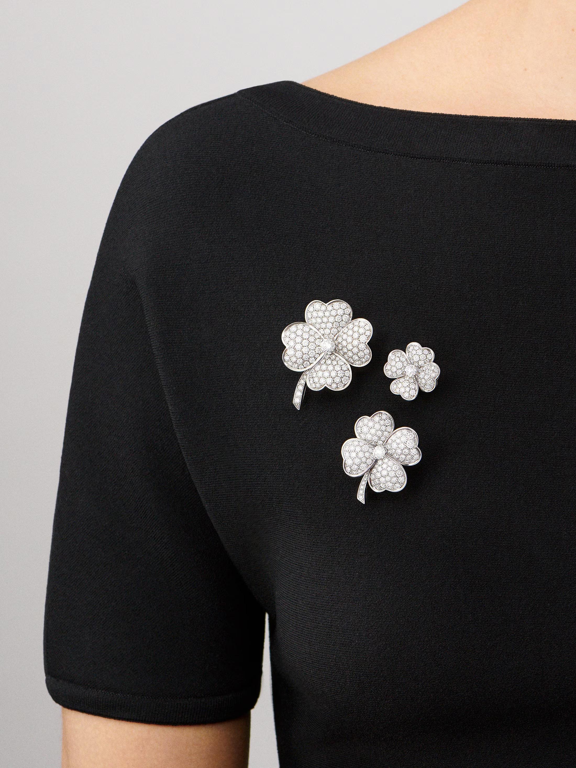 Van Cleef & Arpels Collier à clip Cosmos de 1,56ct, modèle moyen, or 18K Pour femmes en vente