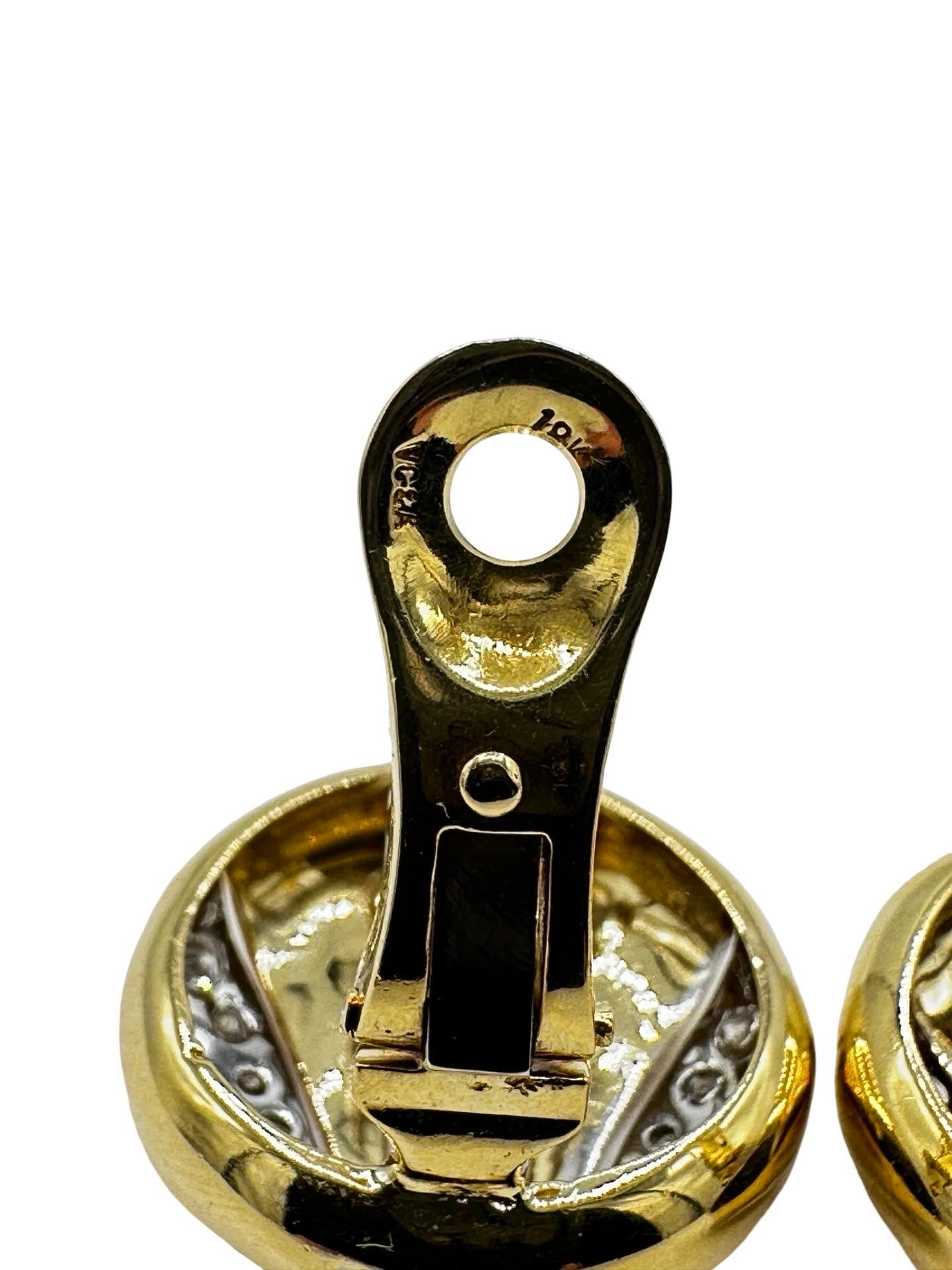 Van Cleef & Arpels Boucles d'oreilles boutons en or jaune 18 carats et diamant 1,60 carat en vente 3