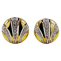 Van Cleef & Arpels Boucles d'oreilles boutons en or jaune 18 carats et diamant 1,60 carat