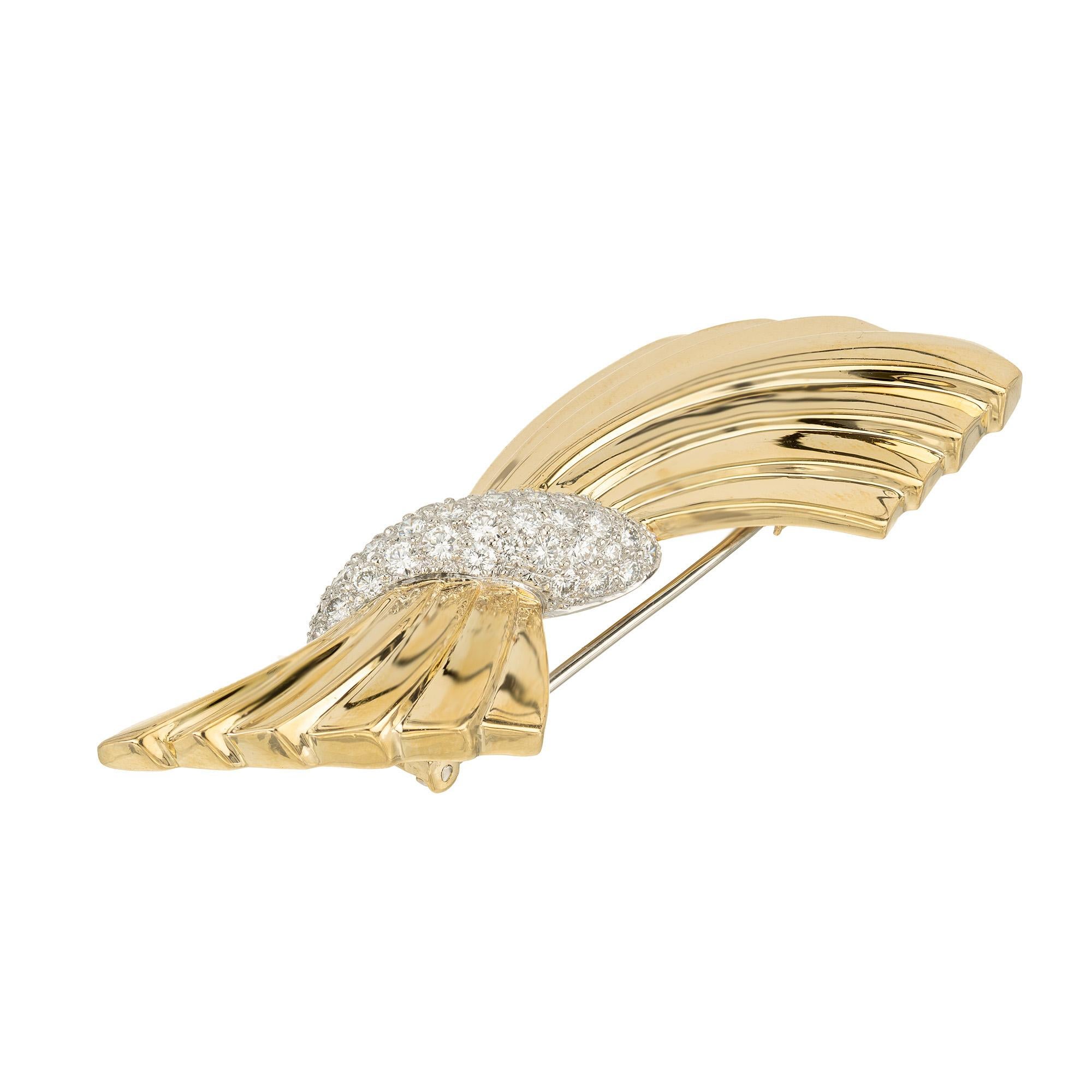 Van Cleef & Arpels 1.60 Carat Diamond Swirl Gold Brooch For Sale 1