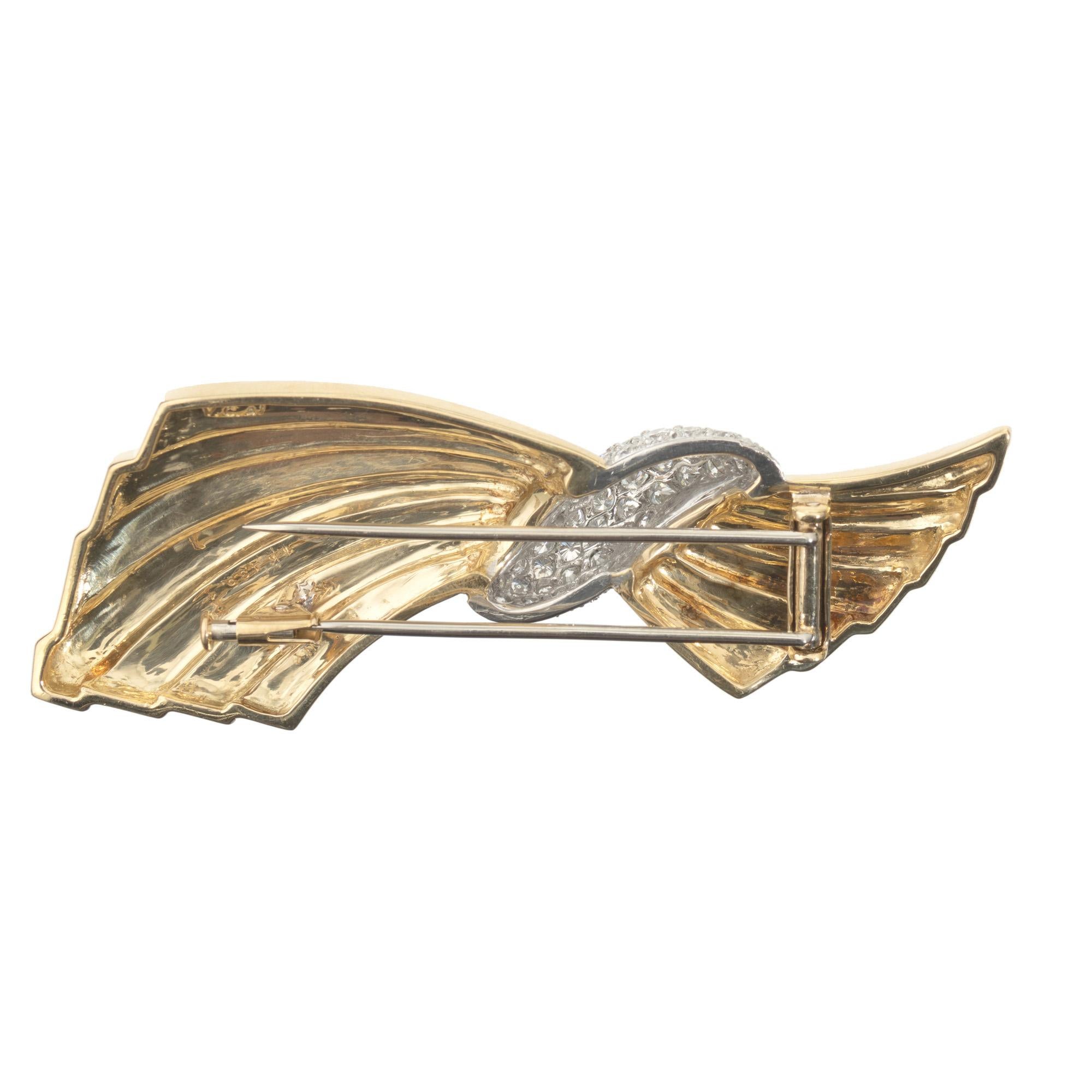 Van Cleef & Arpels 1.60 Carat Diamond Swirl Gold Brooch For Sale 2