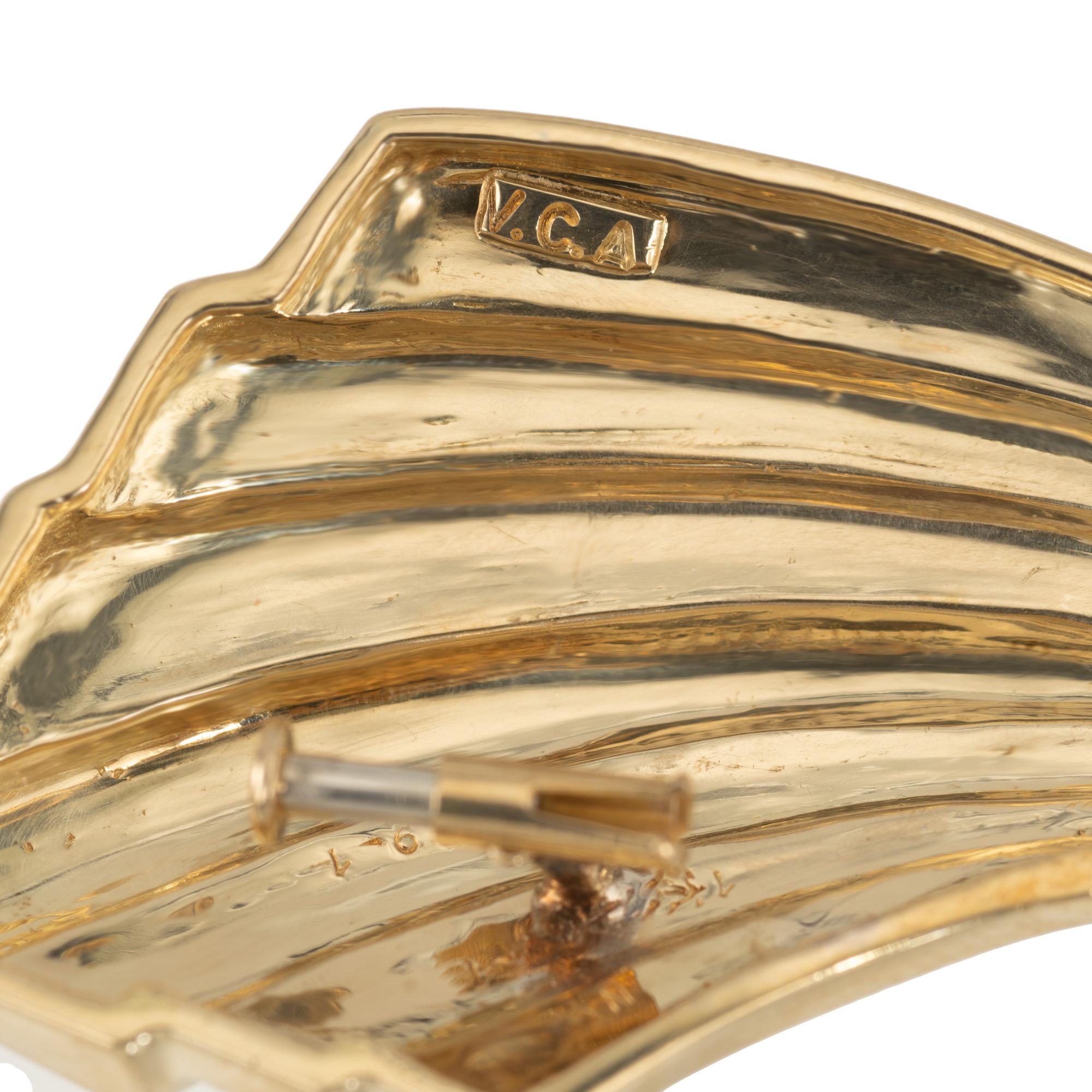 Van Cleef & Arpels 1.60 Carat Diamond Swirl Gold Brooch For Sale 4