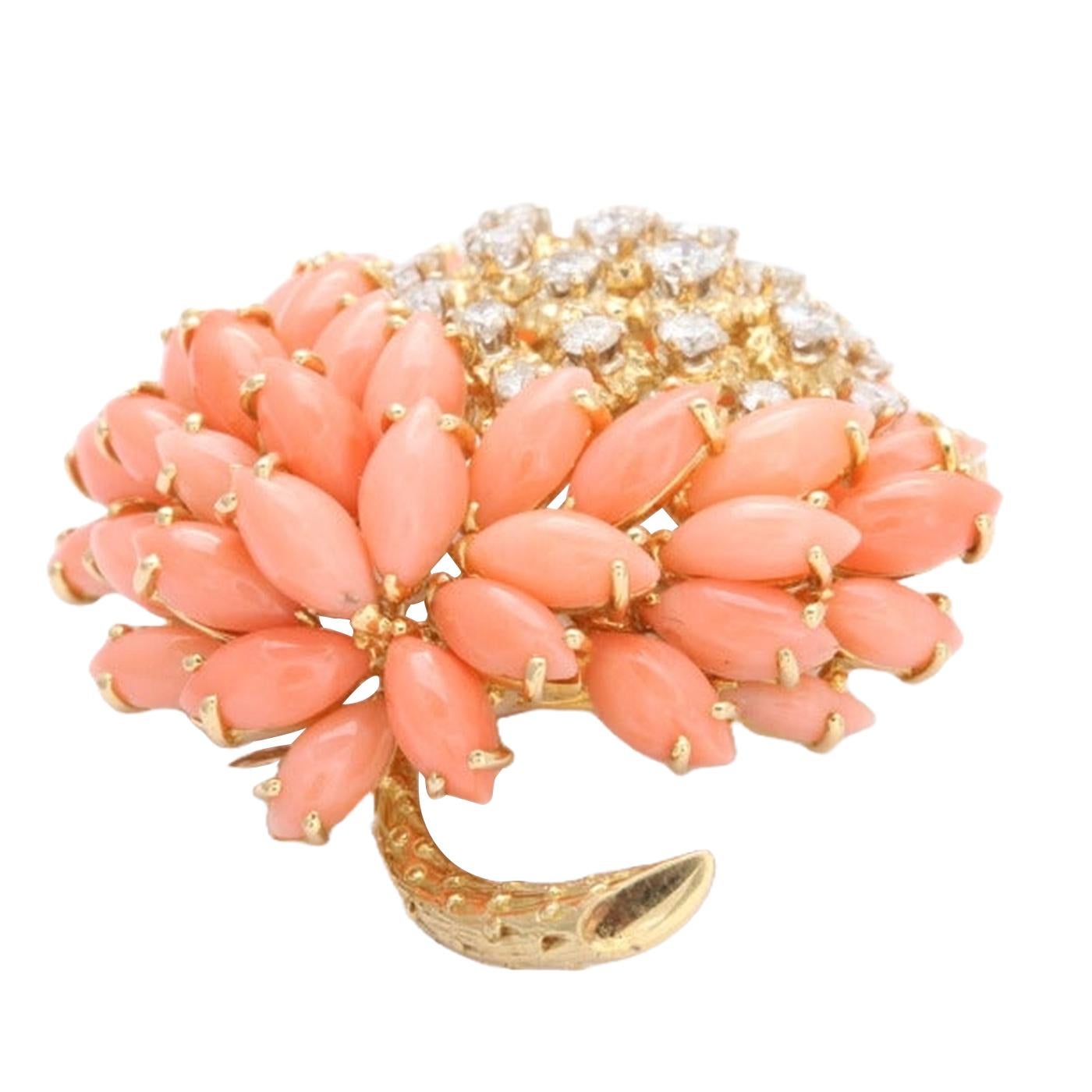 Round Cut Van Cleef & Arpels 1.75 Carat Coral & Round Diamonds Brooch 18K Yellow Gold For Sale