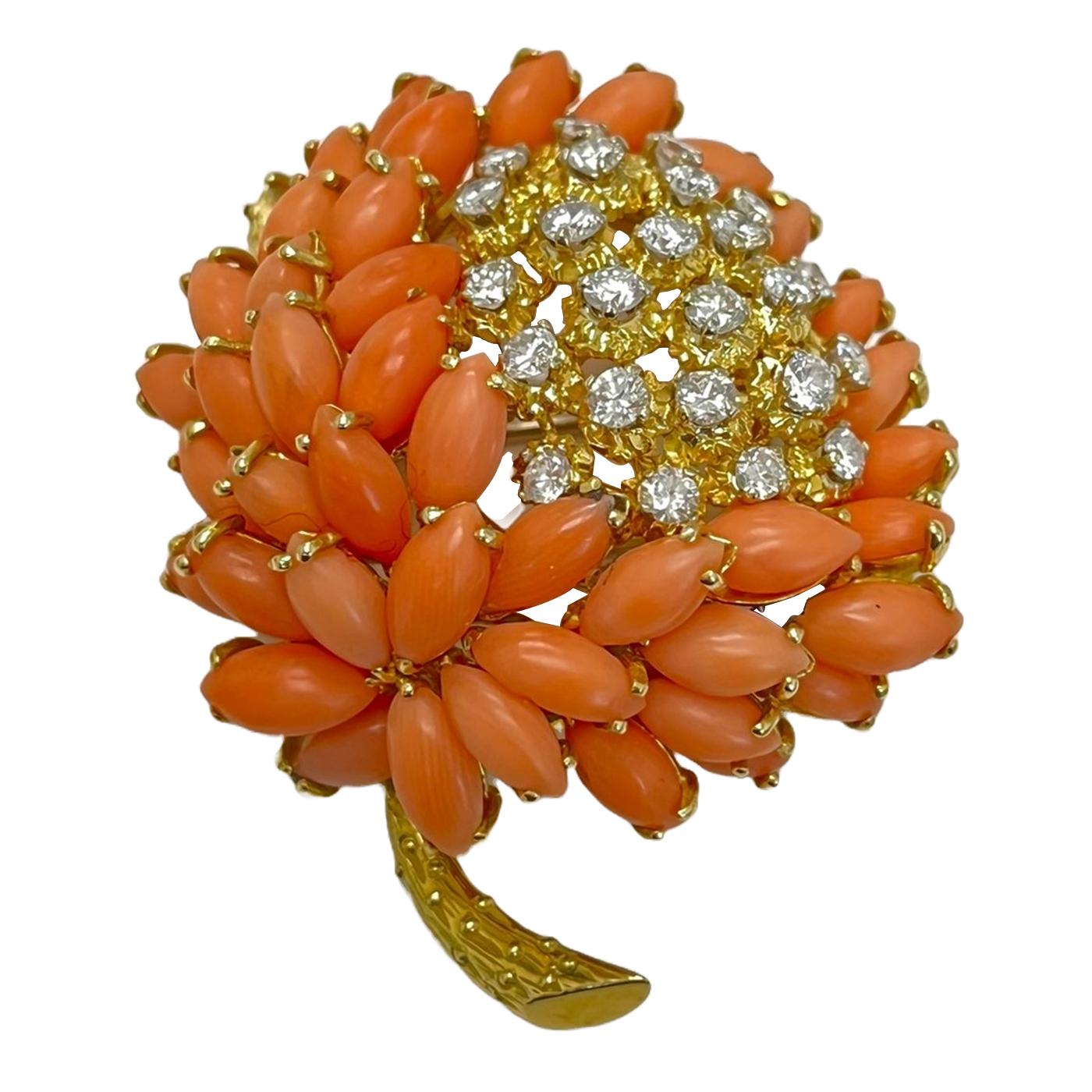 Van Cleef & Arpels 1.75 Carat Coral & Round Diamonds Brooch 18K Yellow Gold For Sale 1