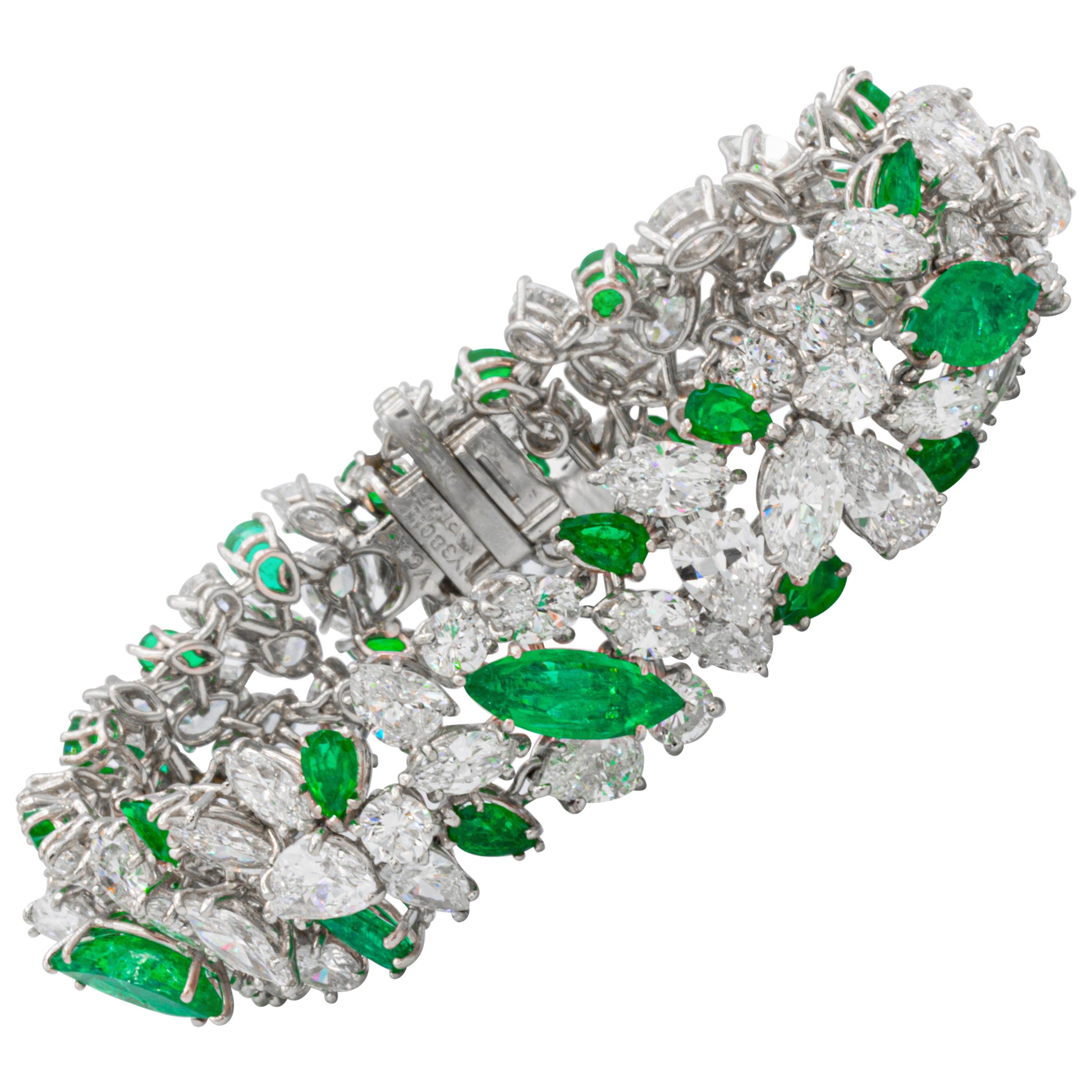 Van Cleef & Arpels 18 Carat Emeralds 30 Carat Diamond Platinum Bracelet